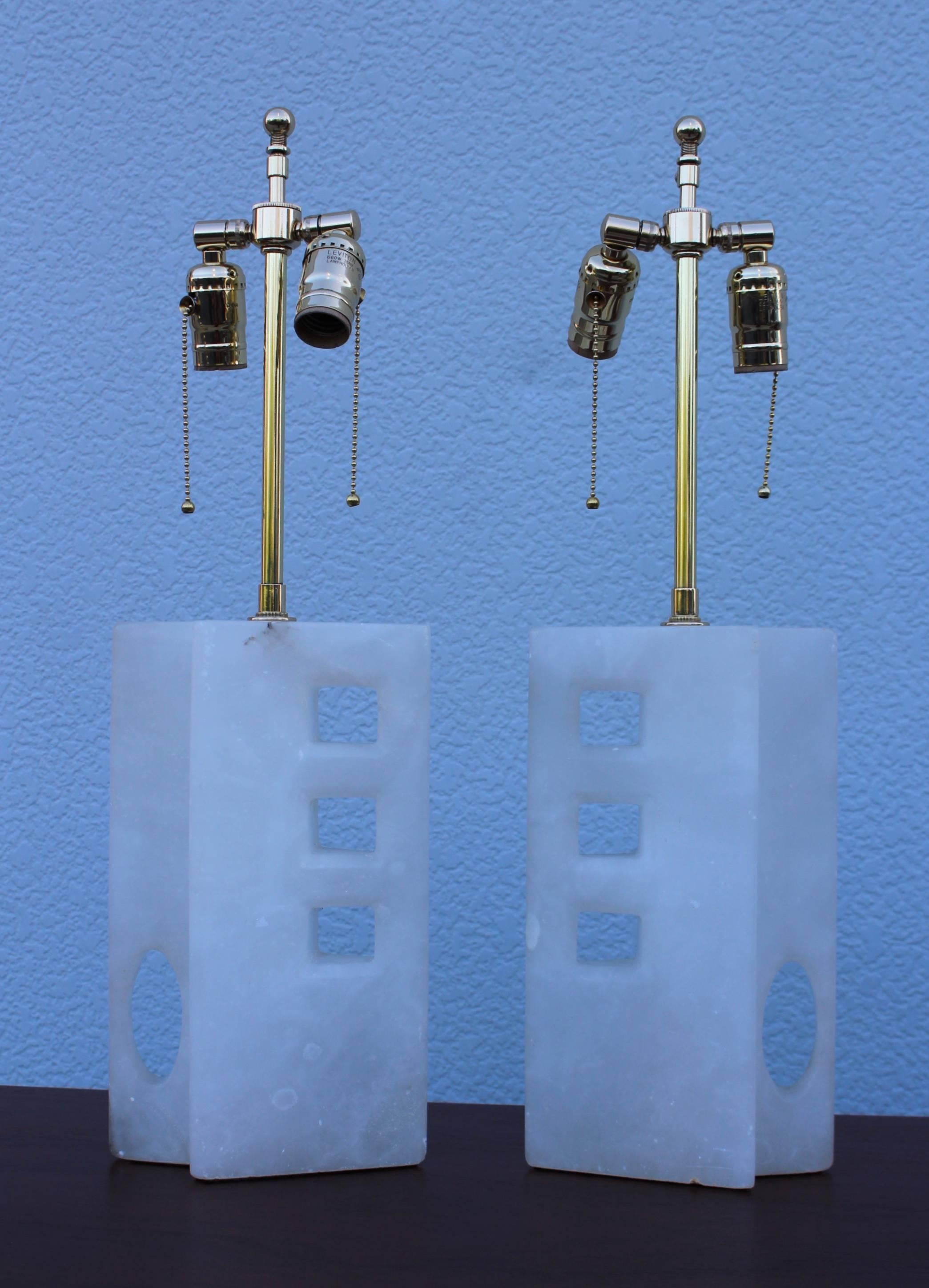1960s Italian alabaster sculptural table lamps with brass hardware. The lamps have been professionally rewired and are ready to use.

Lamp body height 12'' 

 