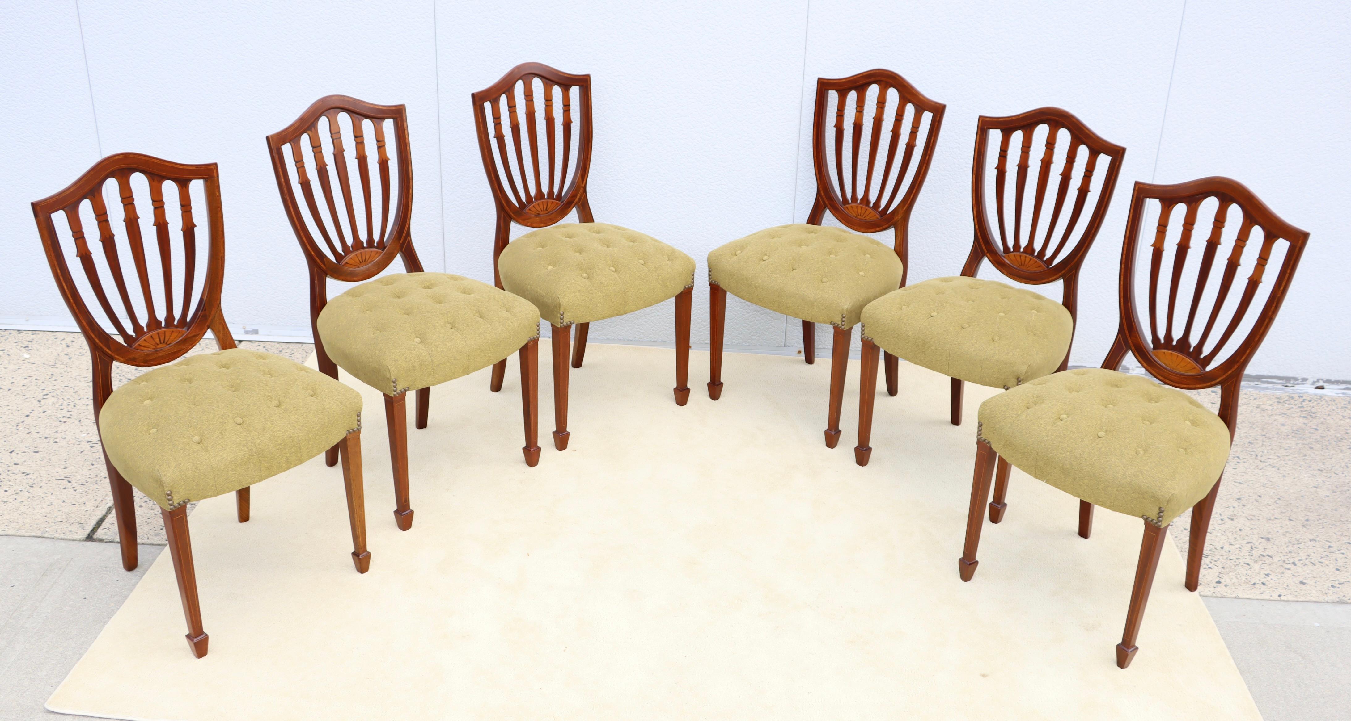 Milieu du XXe siècle Chaises de salle à manger en acajou italien à dossier en coquille des années 1950, ensemble de 6 chaises en vente