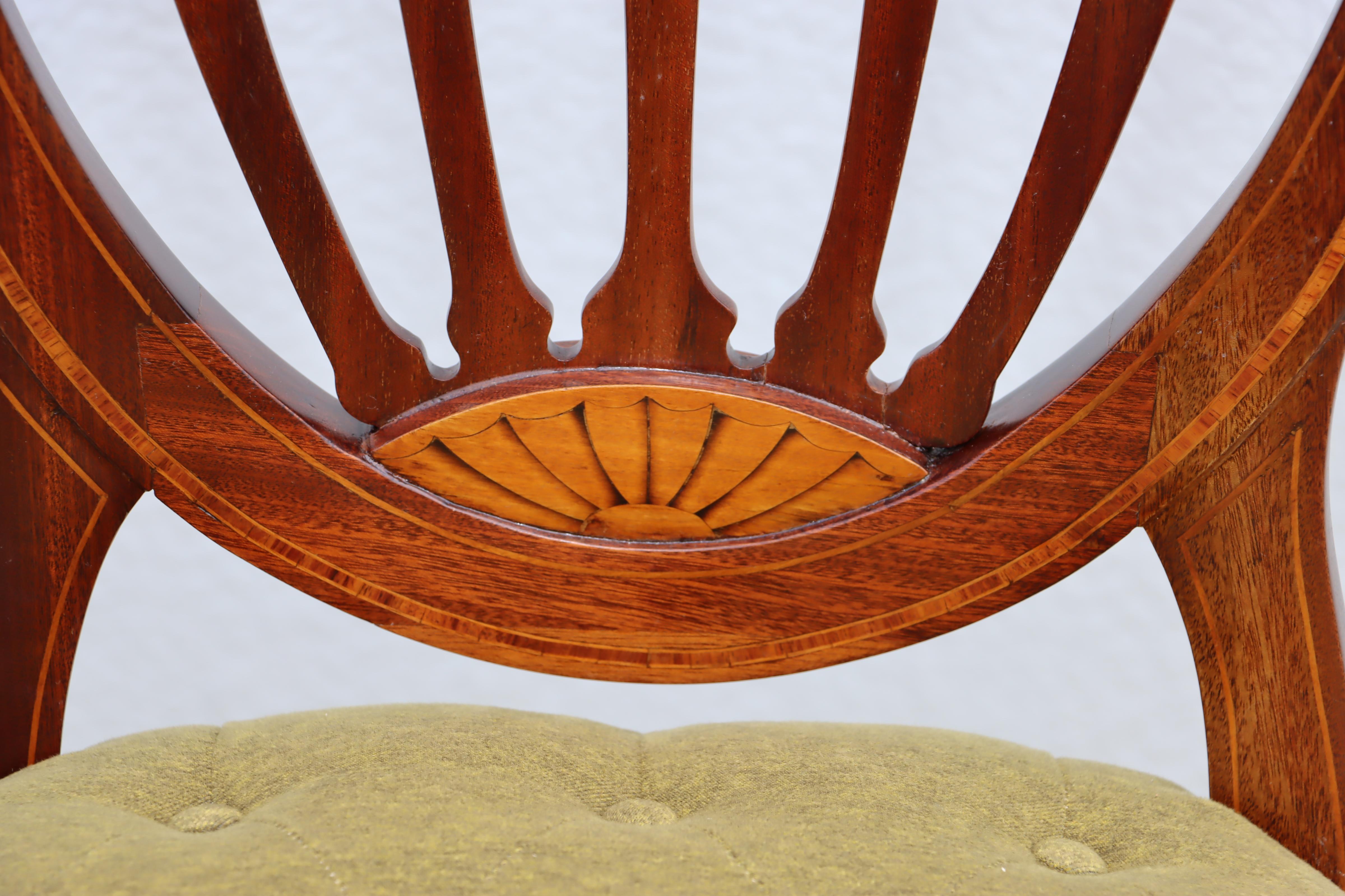 Chaises de salle à manger en acajou italien à dossier en coquille des années 1950, ensemble de 6 chaises en vente 7