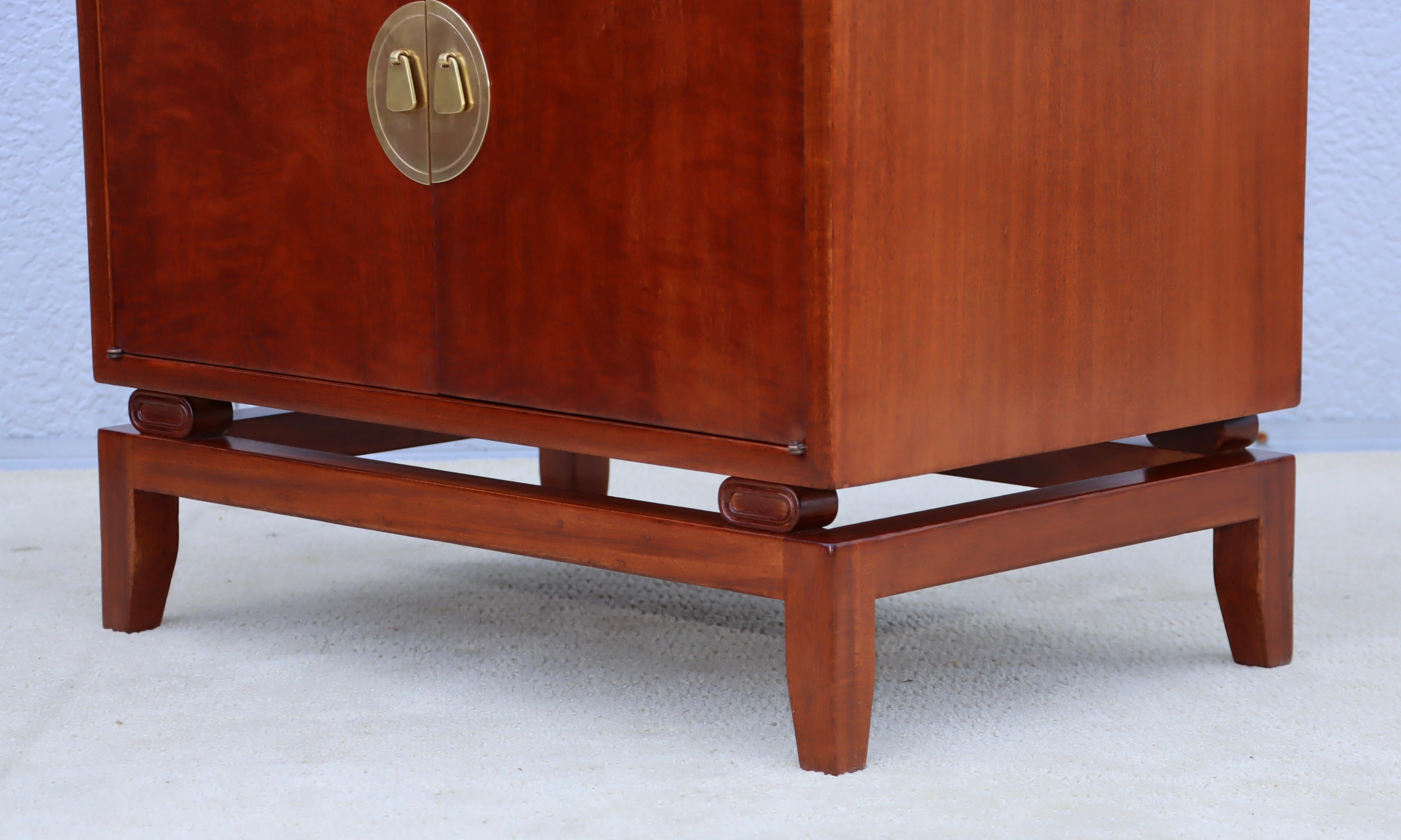 Rare Pair Of Tommi Parzinger For Charak Modern Mahogany And Brass Night Stands For Sale 9