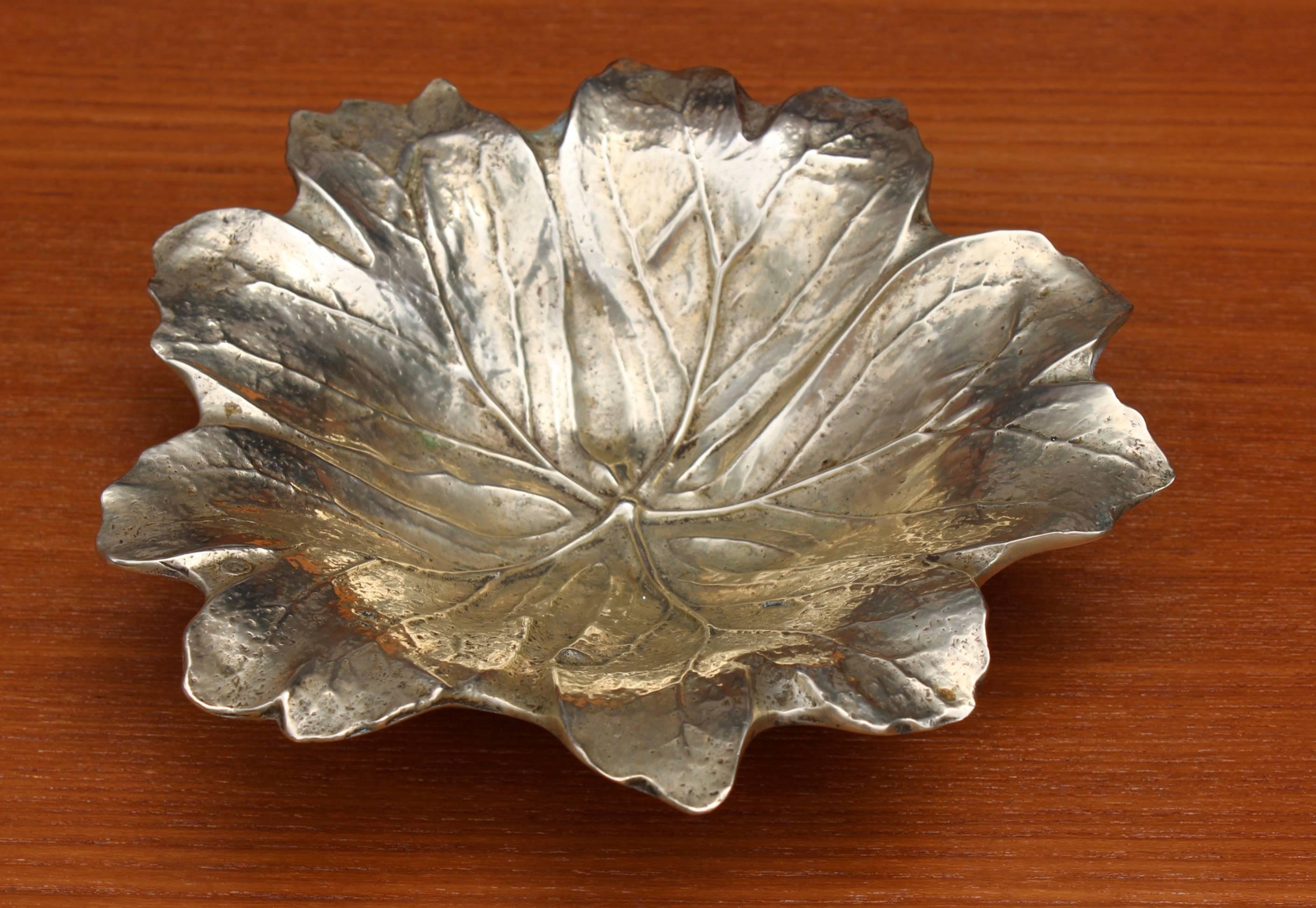 Stunning 1940s solid brass leaf dish beautifully detailed, lightly polished.