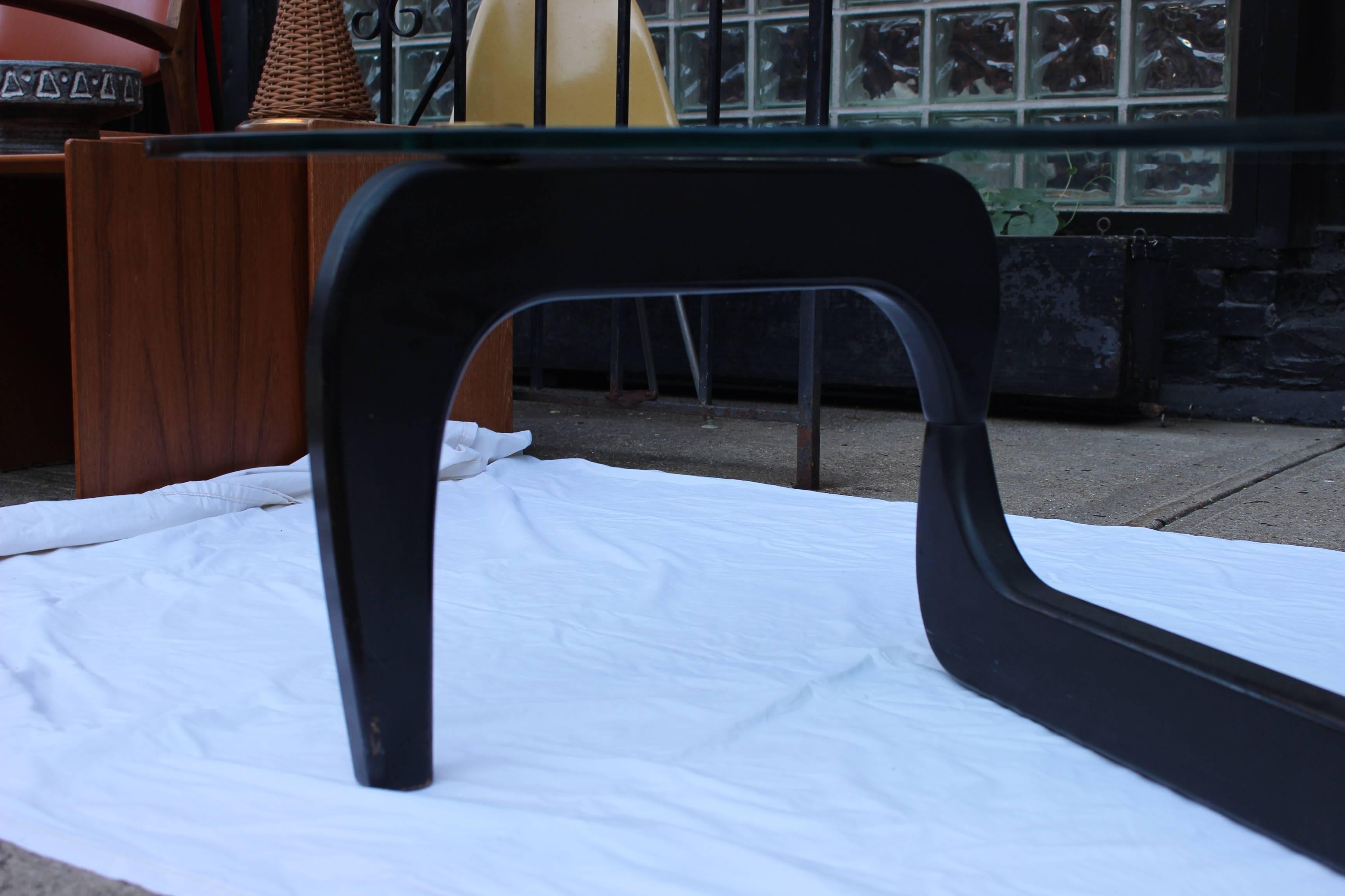 Mid-Century Modern 1950's Isamu Noguchi Style Kidney Shape Coffee Table