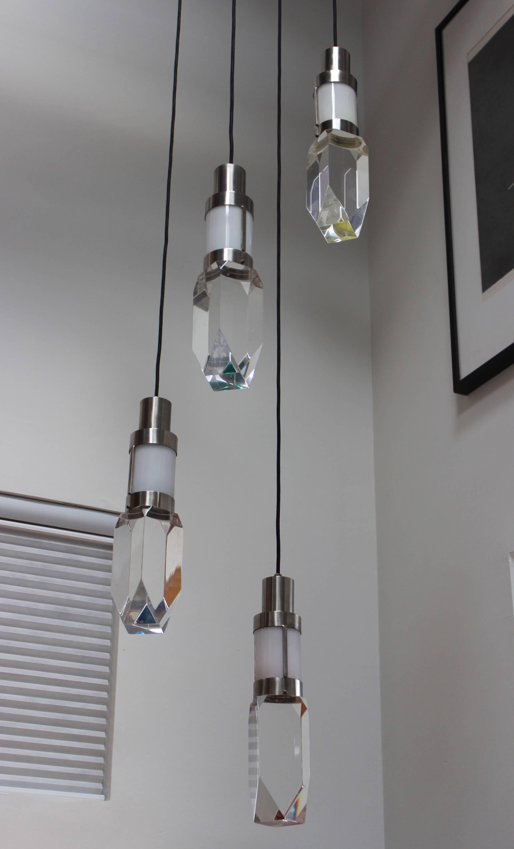 1960s four lights hanging chandelier by Stilnovo, nickel and Lucite newly rewired and ready to use.

The height can be adjusted.
