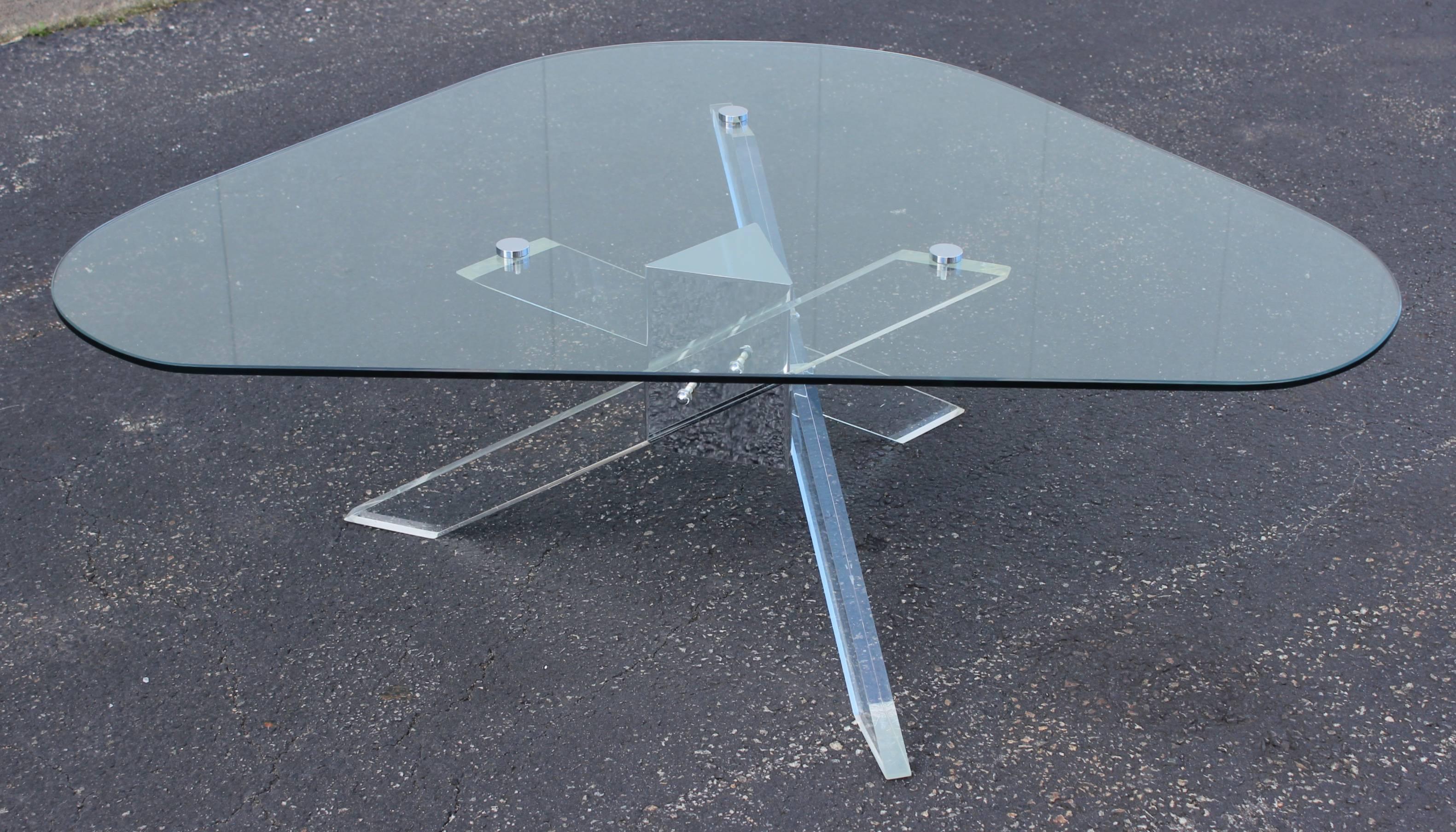 1970s modern Lucite and chrome base with kidney shape glass top coffee table.
