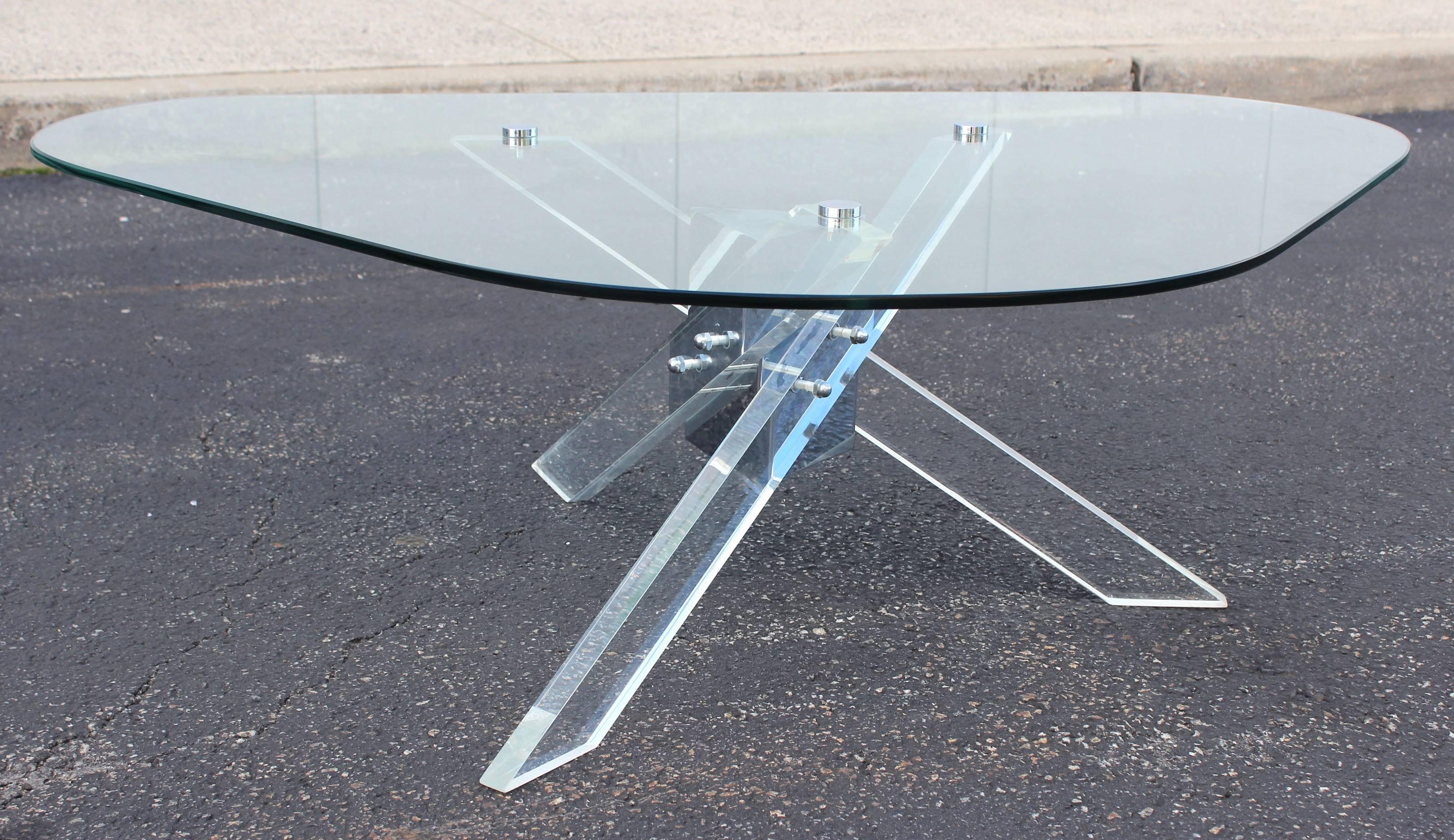 1970s Kidney Shape Lucite and Chrome Coffee Table 1