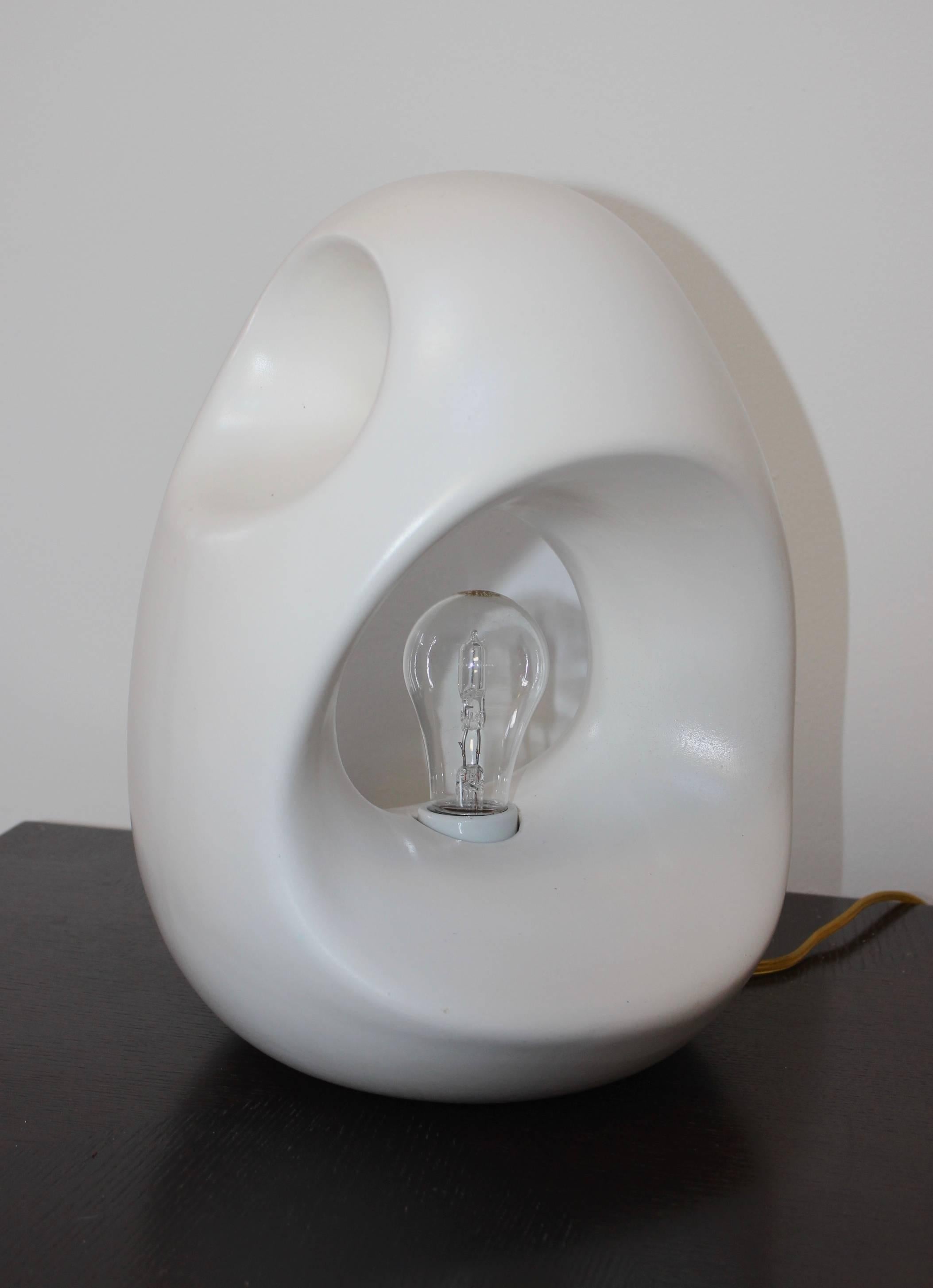 Stunning 1960s sculptural ceramic table lamp, newly rewired and ready to use.