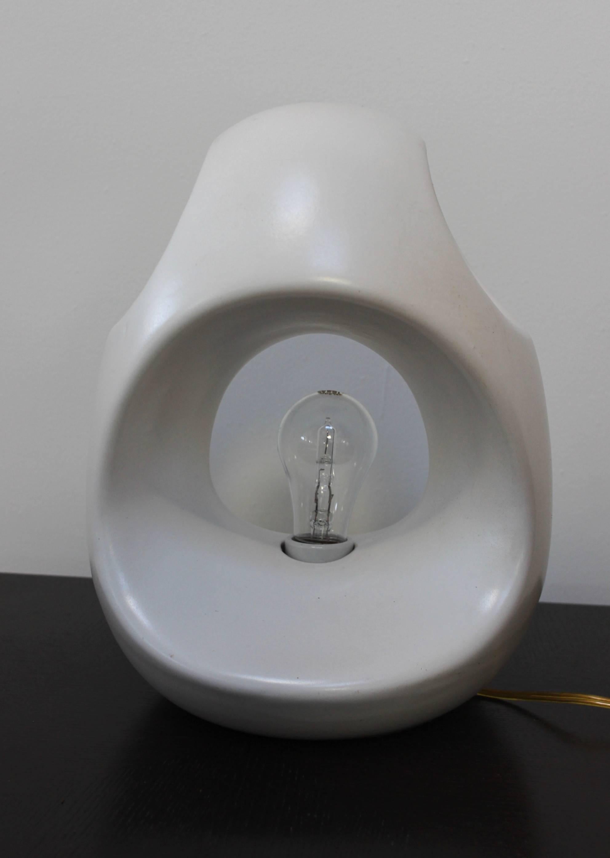 1960s Sculptural Ceramic Table Lamp In Excellent Condition In New York, NY