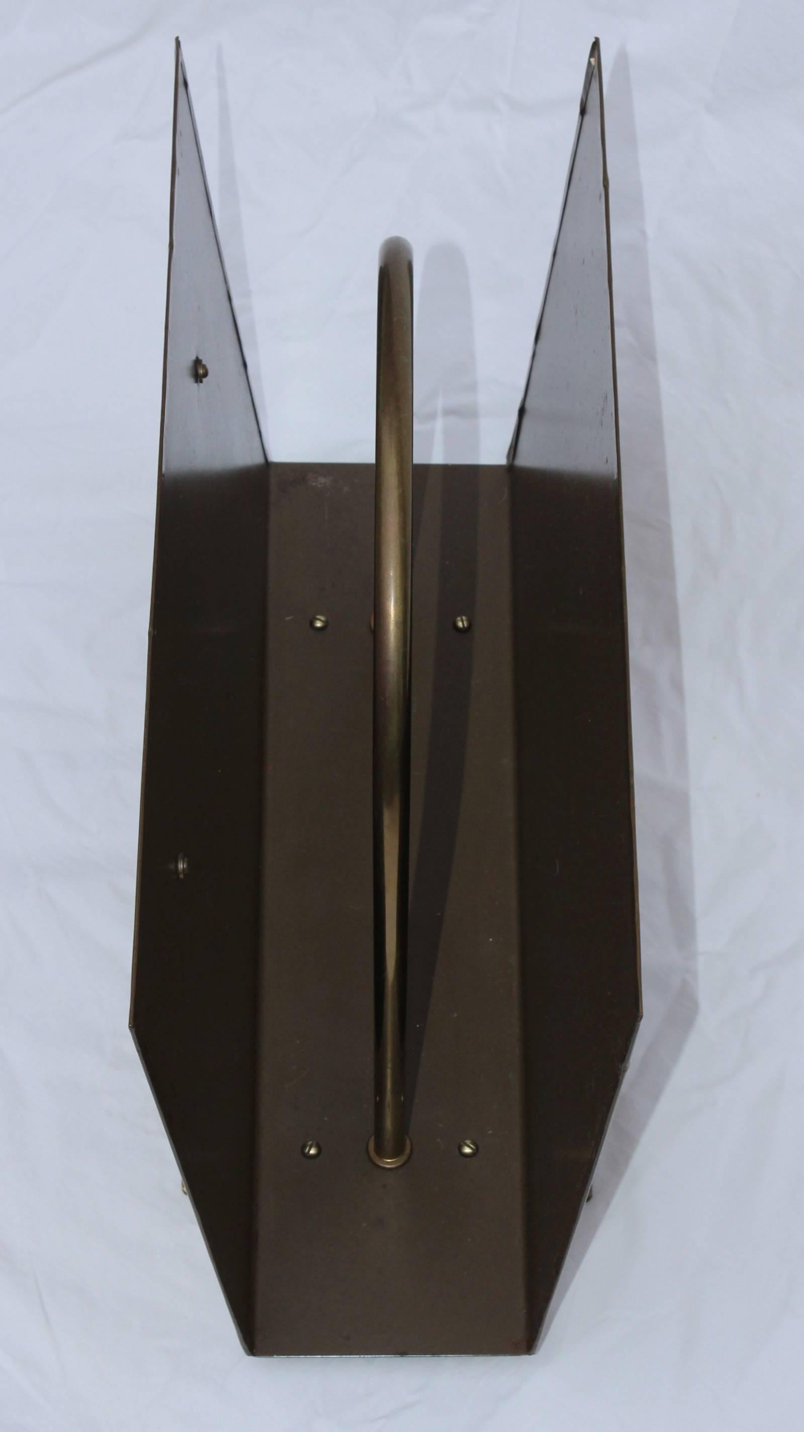 English Brass Magazine Holder by Peerage  In Good Condition For Sale In New York, NY