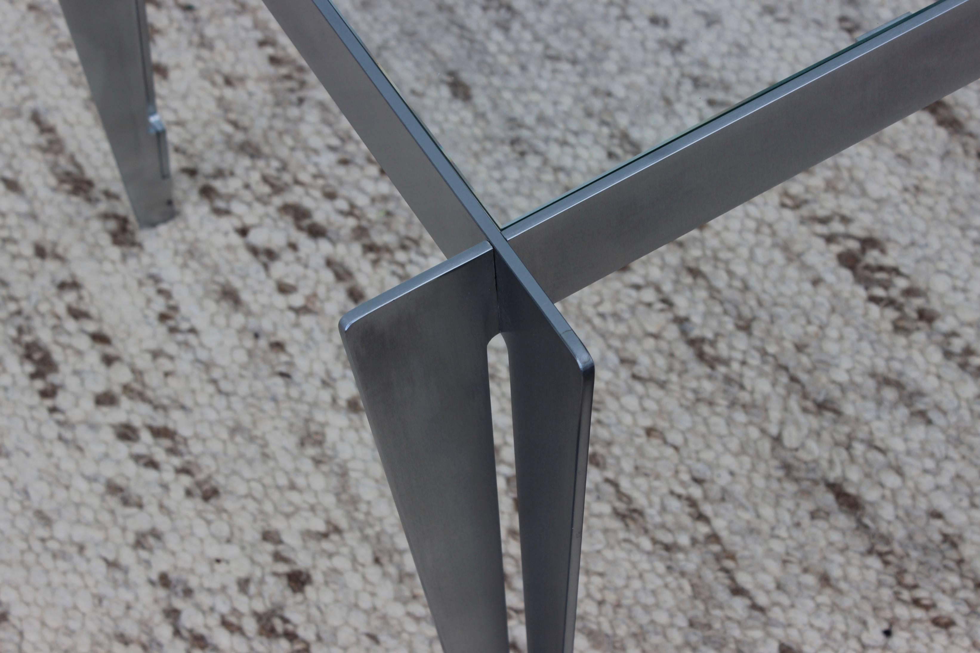 1970s Brushed Steel Interlocking Side Table In Excellent Condition For Sale In New York, NY