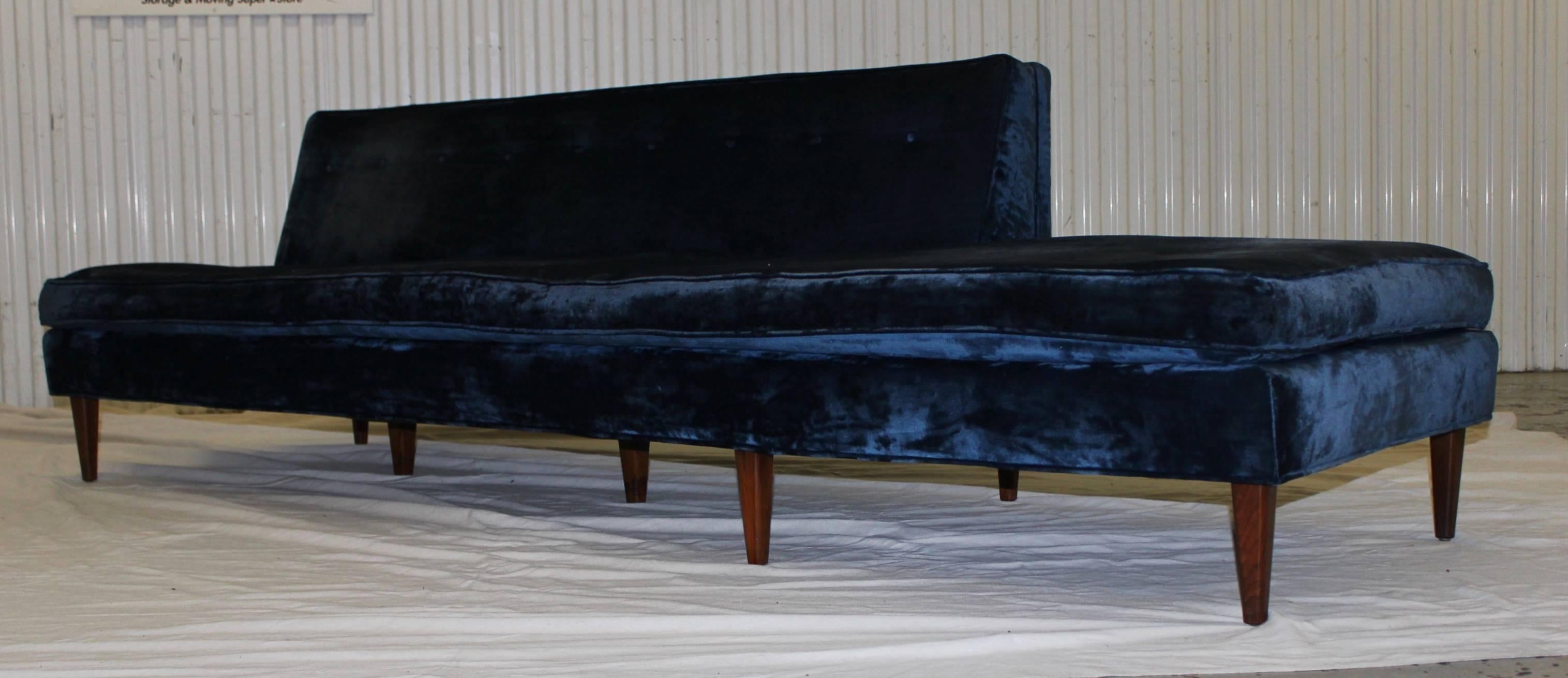 Mid-Century Modern Long Armless Sofa In Good Condition In New York, NY