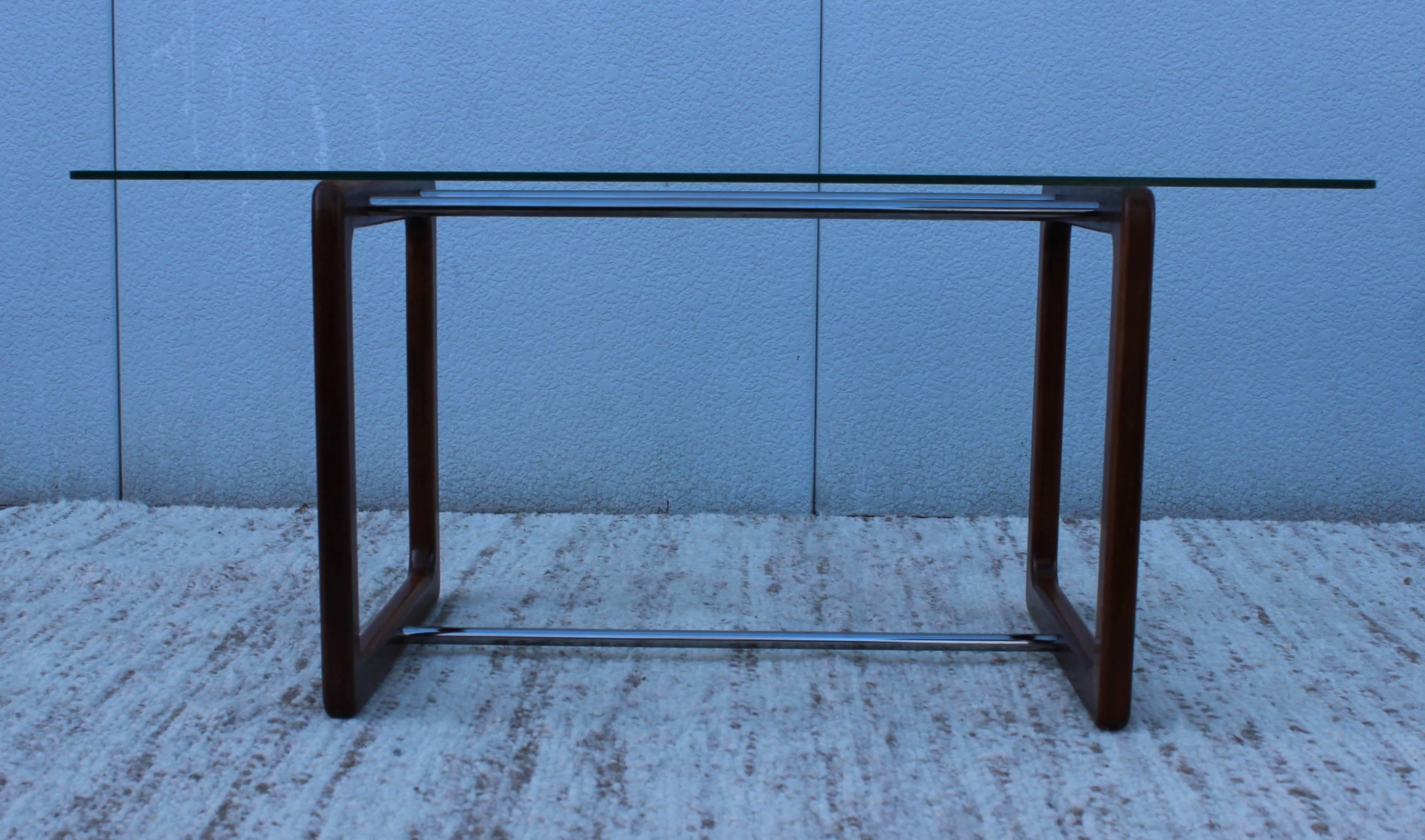 1970s modern Italian walnut and chrome coffee table with glass top.