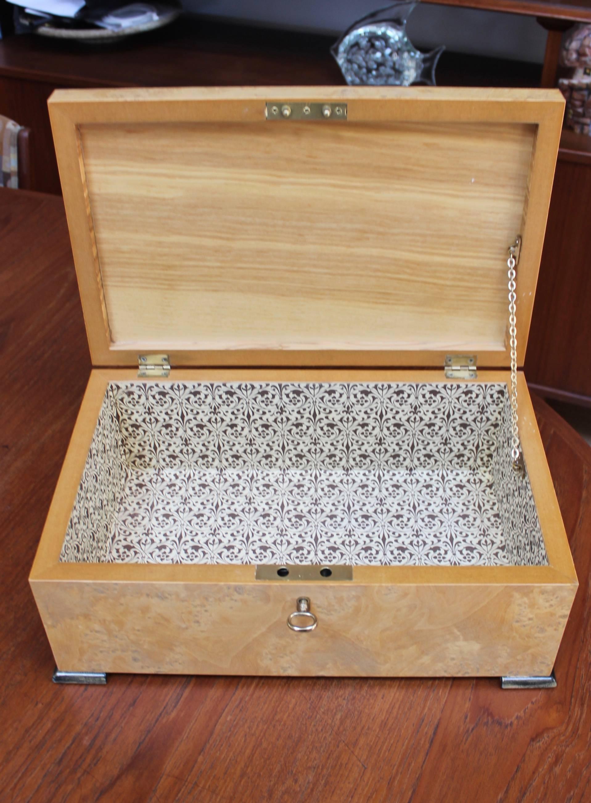 1980s, Italian Burl Wood Box In Good Condition In New York, NY