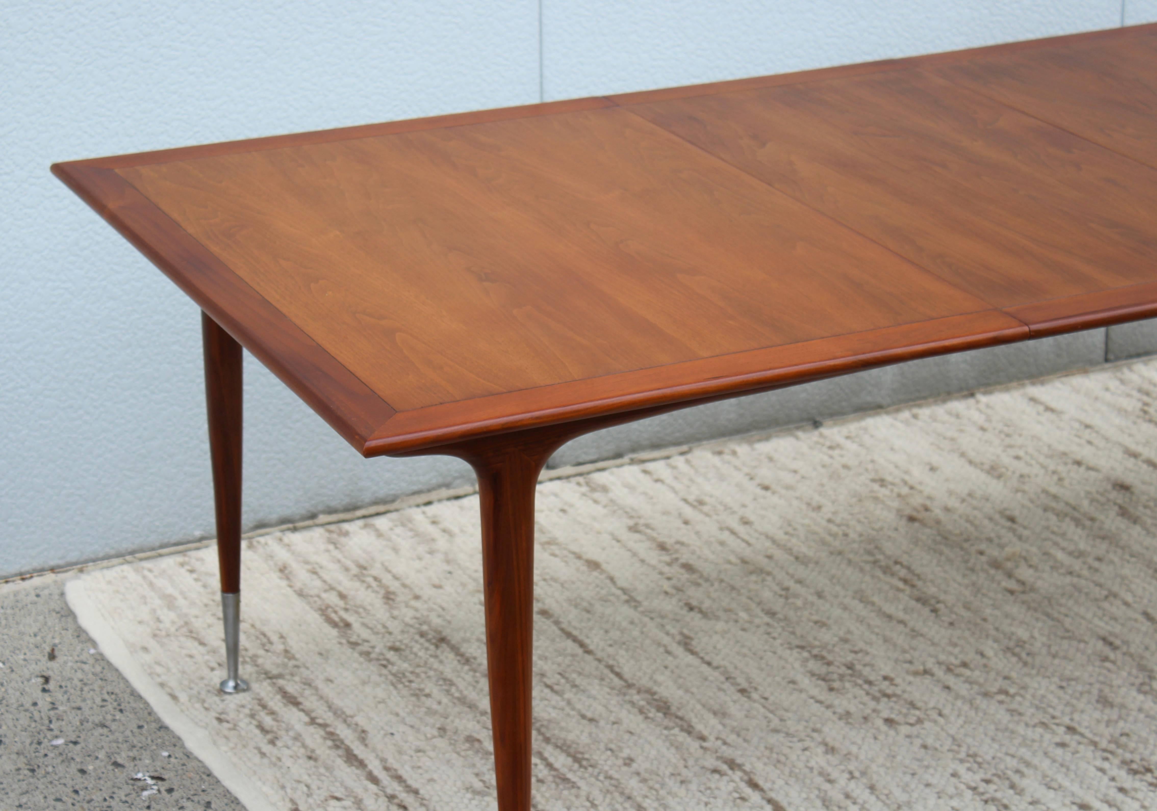 Mid-Century Modernist Dining Table In Good Condition In New York, NY