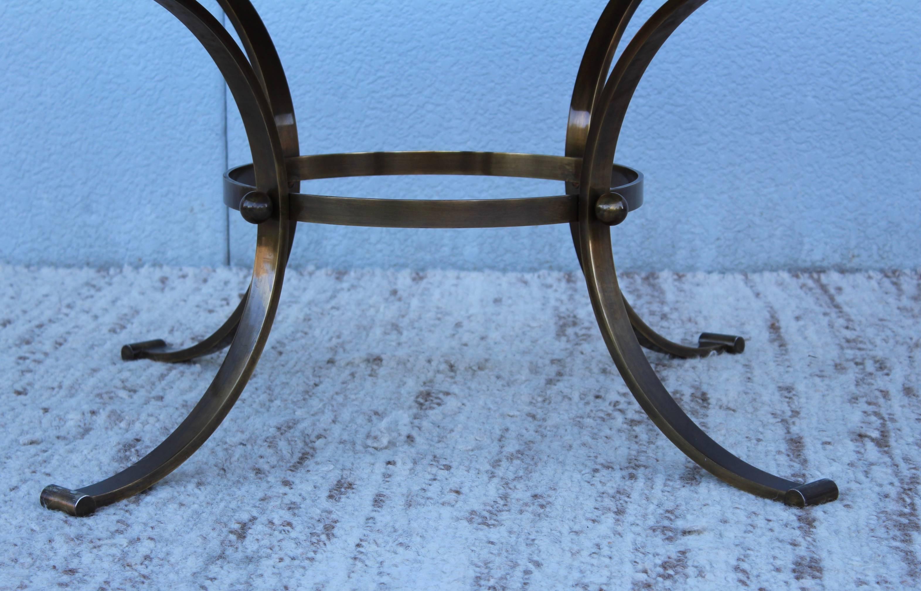 Table basse en bronze des années 1960 avec plateau en travertin en vente 2