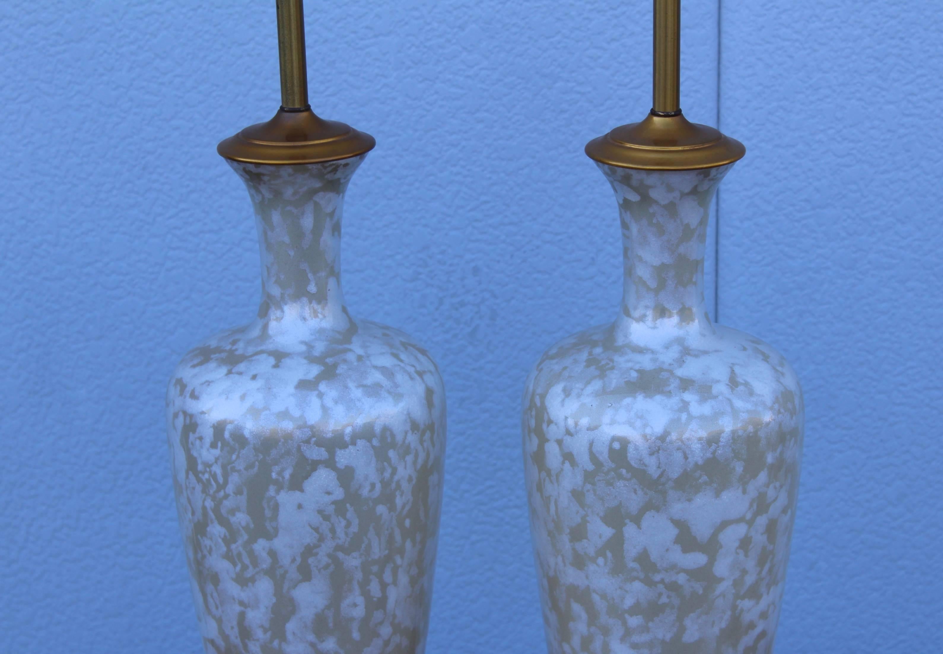 1950s Tall Glass and Gold Leaf Table Lamps In Good Condition For Sale In New York, NY