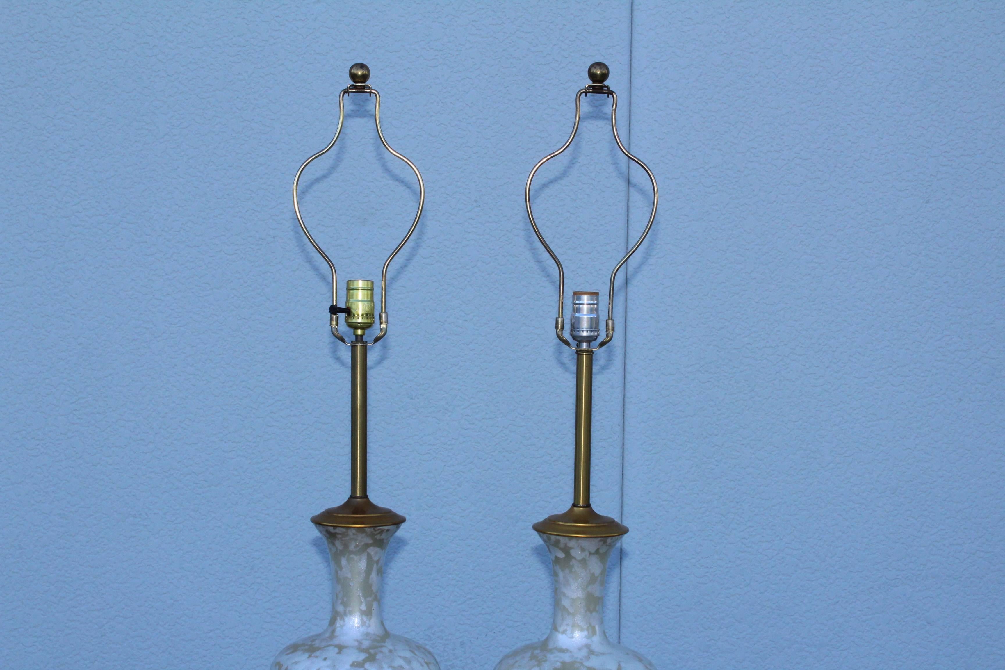 1950s Tall Glass and Gold Leaf Table Lamps For Sale 2