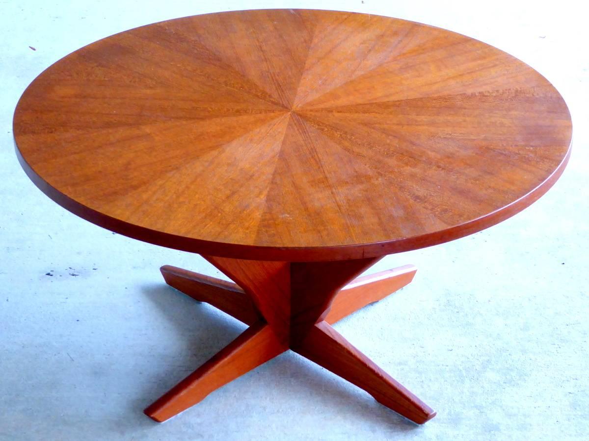 An unusual model 72/80 round teak cocktail table by Søren Georg Jensen for Kubus.

A few important notes about all items available through this 1stdibs dealer:

1. We list all our items as being in 