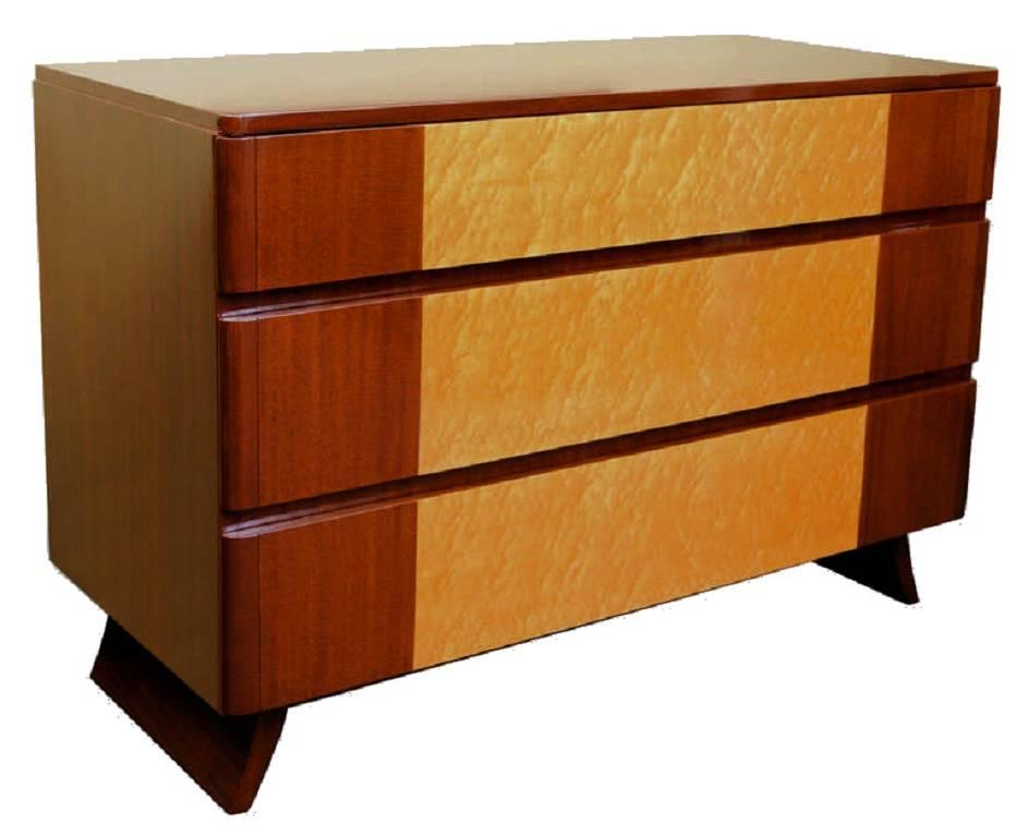An Art Deco style dresser in beautiful contrasting mahogany and bird's-eye maple veneers by R-way. Three drawers.

Please see also our listing for the matching highboy.

(Please note: We try to respond to messages within minutes, but in no event