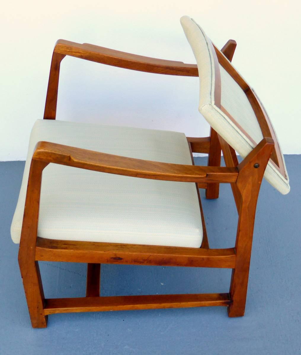 Walnut Tilt Armchair by Edward Wormley for Dunbar In Good Condition For Sale In Palm Beach Gardens, FL