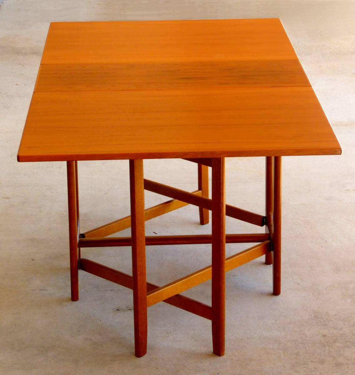 This marvelous Jacaranda drop-leaf table opens to 64 inches but takes only 13.5 inches of space. Two gatelegs per side for added stability. Designed by Bendt Winge for Kleppes Møbelfabrik and made in Norway. Exceptionally rare and