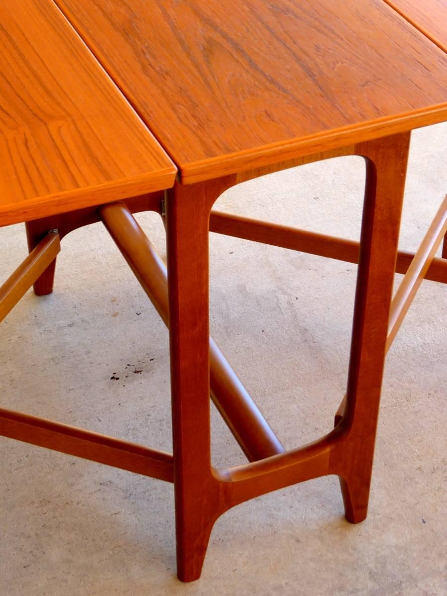 Drop-Leaf Table by Bendt Winge for Kleppes Møbelfabrik In Good Condition In Palm Beach Gardens, FL