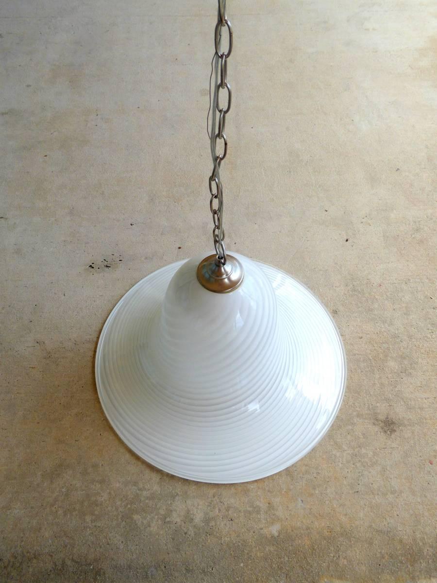 A large Murano art glass pendant attributed to Seguso. Bell form with white swirl pattern and chrome hardware. All working parts have been updated.

Height does not include 7' chain, which can be shortened to fit your ceiling height.

A few