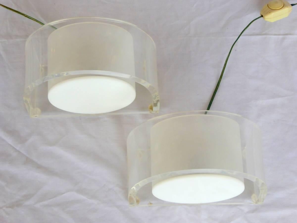 20th Century Pair of Lucite Demilune Table Lamps For Sale