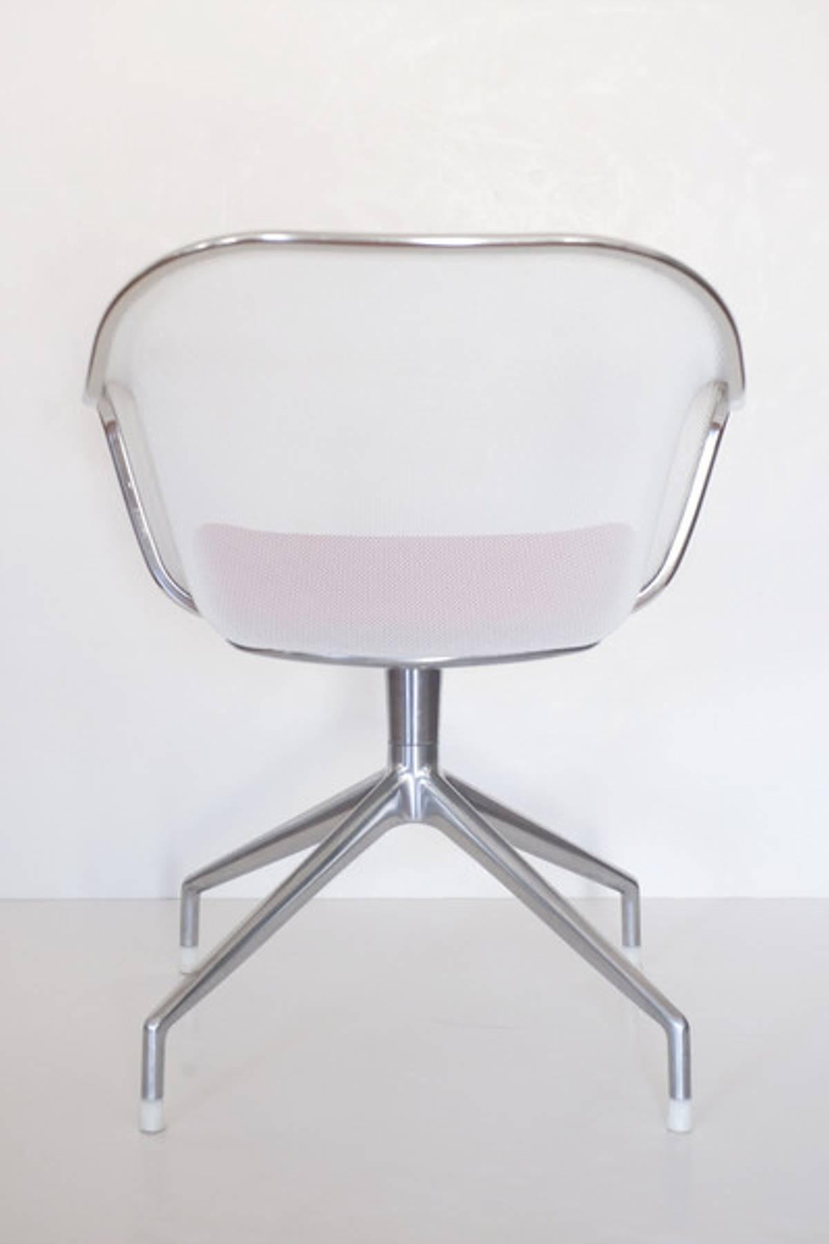 Antonio Citterio designed this pair of Iuta swivel armchairs for B&B Italia. Polished aluminum legs, painted wire mesh, and cotton candy fabric produce an exceptional look. A good choice for a sophisticated conference room, hotel lobby, restaurant,