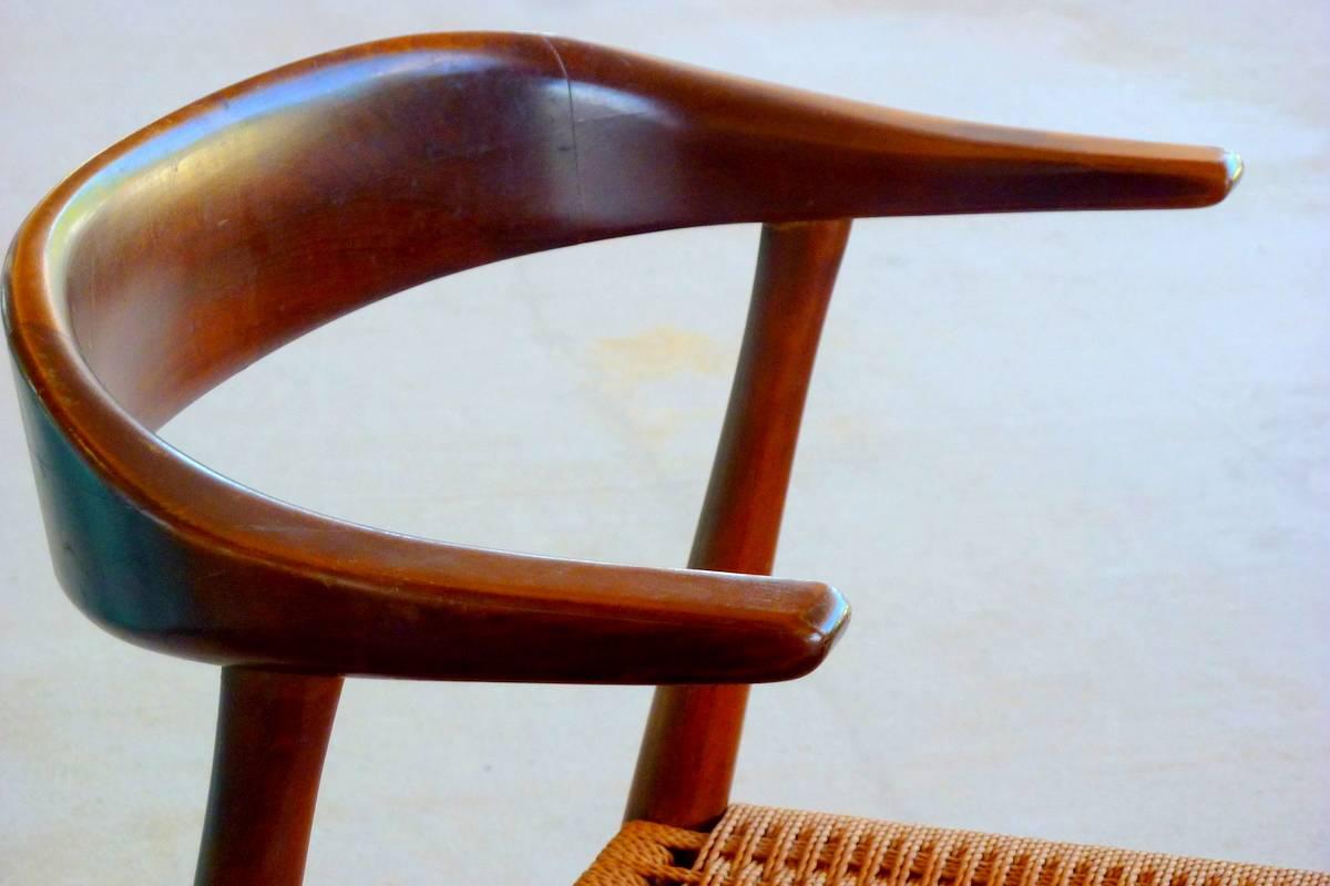 Hans Wegner Style Armchair by DUX In Good Condition For Sale In Palm Beach Gardens, FL