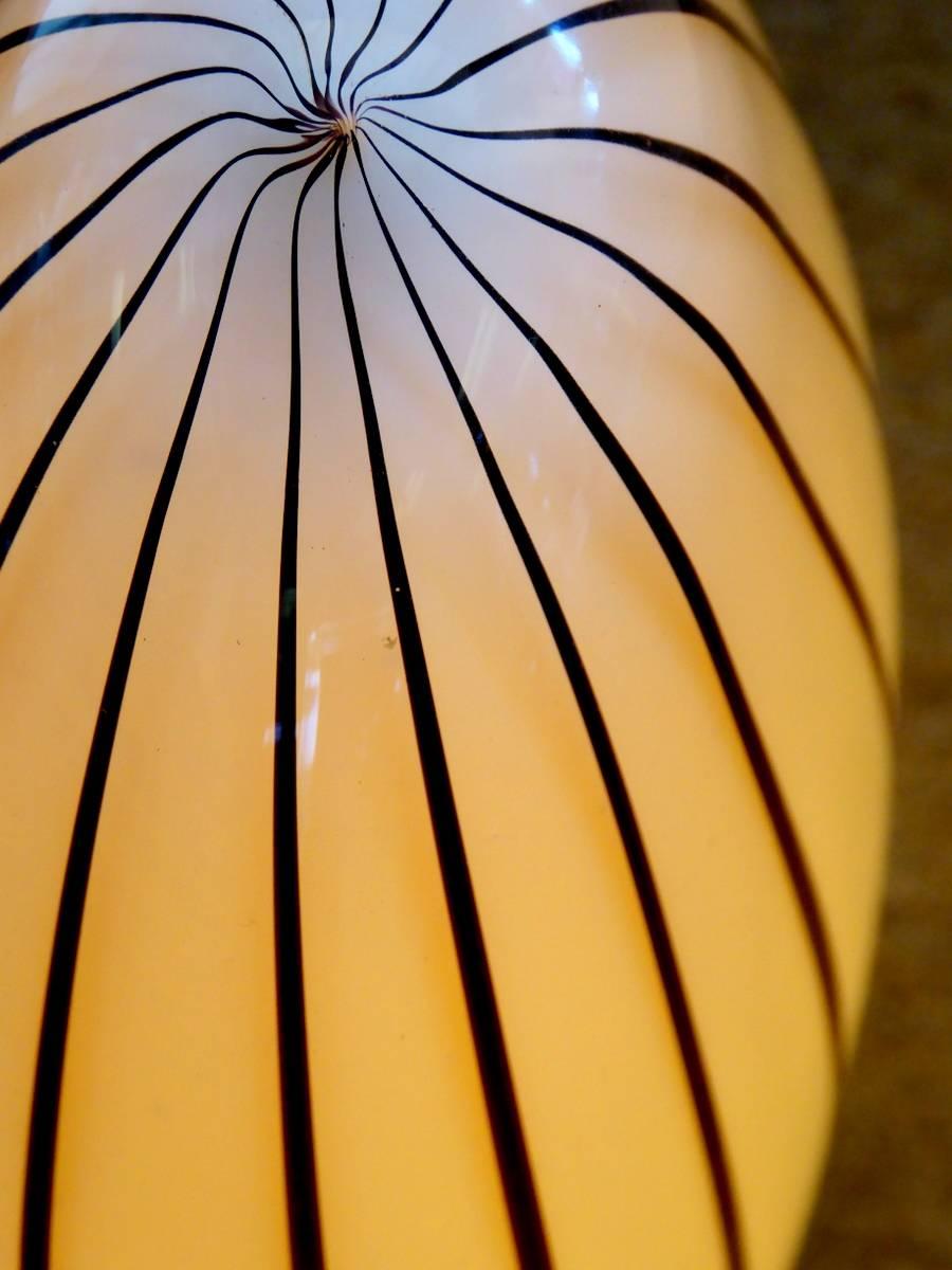 Murano Glass Egg Lamp by Vetri In Good Condition For Sale In Palm Beach Gardens, FL