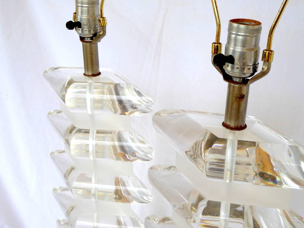 Mid-Century Modern Pair of Lucite Diamond Lamps For Sale