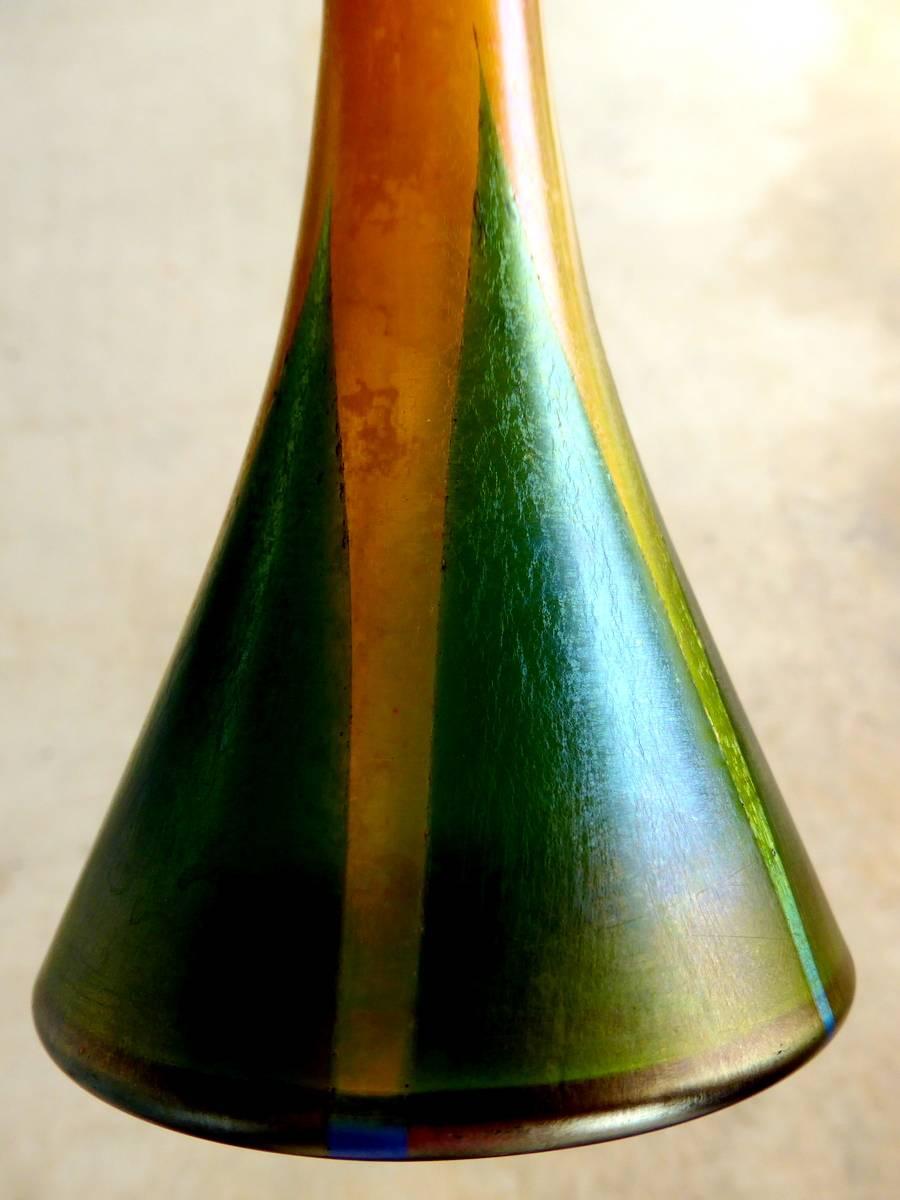 Favrile Glass Vase by Louis Comfort Tiffany In Good Condition For Sale In Palm Beach Gardens, FL