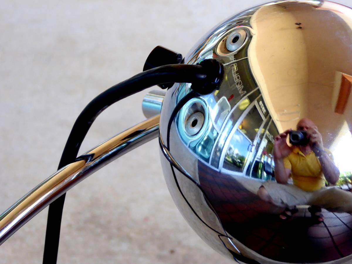 eyeball table lamp