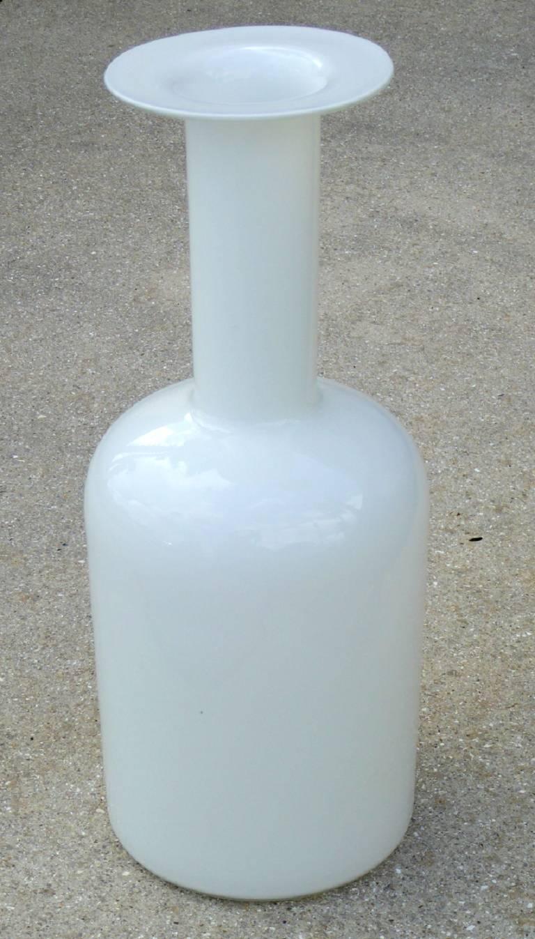 A large and elegant pure white 'Gulvvase' art glass vase. Designed in 1962 by Otto Brauer for Holmegaard. Made in Denmark.

A few general notes about all items available through 1stdibs dealer MOBLER  Home Decor:

1. We list all our items as being