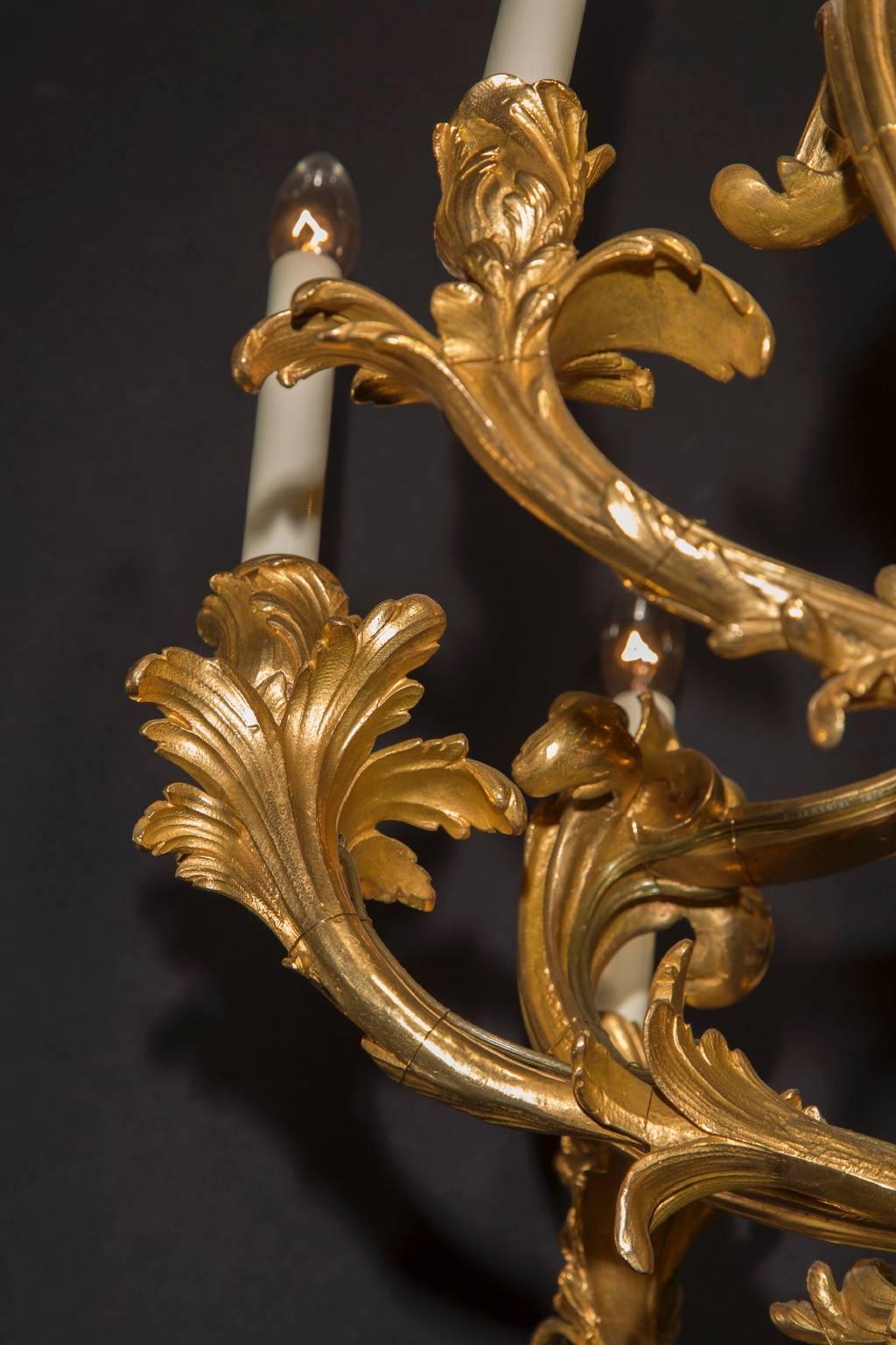 Napoleon III Bronze D'Ore Kronleuchter mit Putten und Akanthusblättern (Napoleon III.) im Angebot