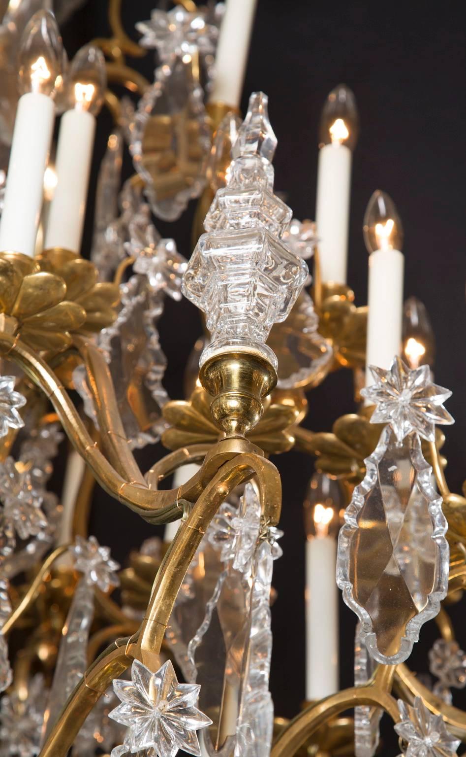Grand lustre impressionnant Louis XV en bronze d'Ore et cristal, milieu du 19e siècle  Excellent état - En vente à New Orleans, LA