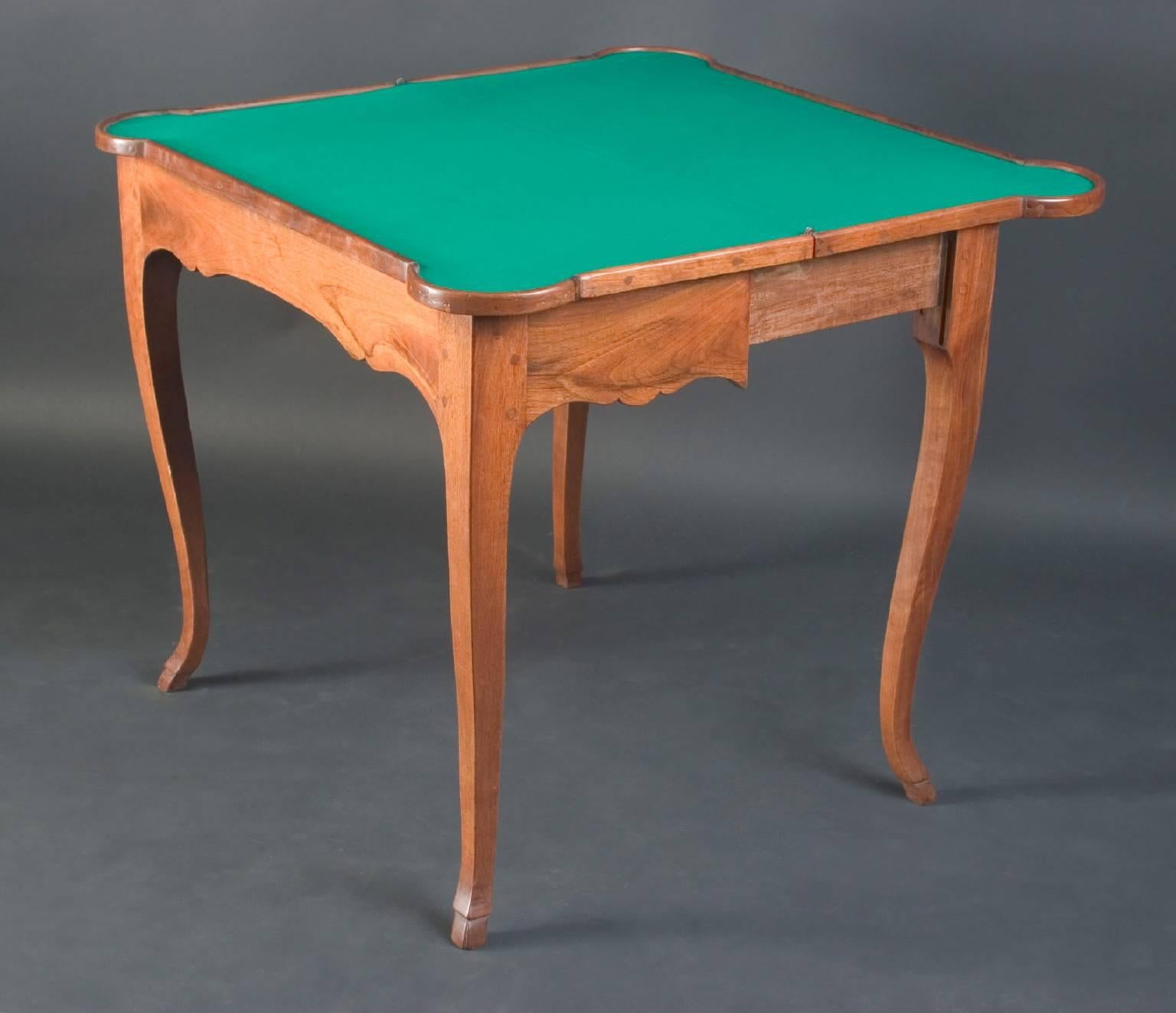 French 18th Century Louis XV Expanding Game Table, Signed “Hache a Grenoble” For Sale 2