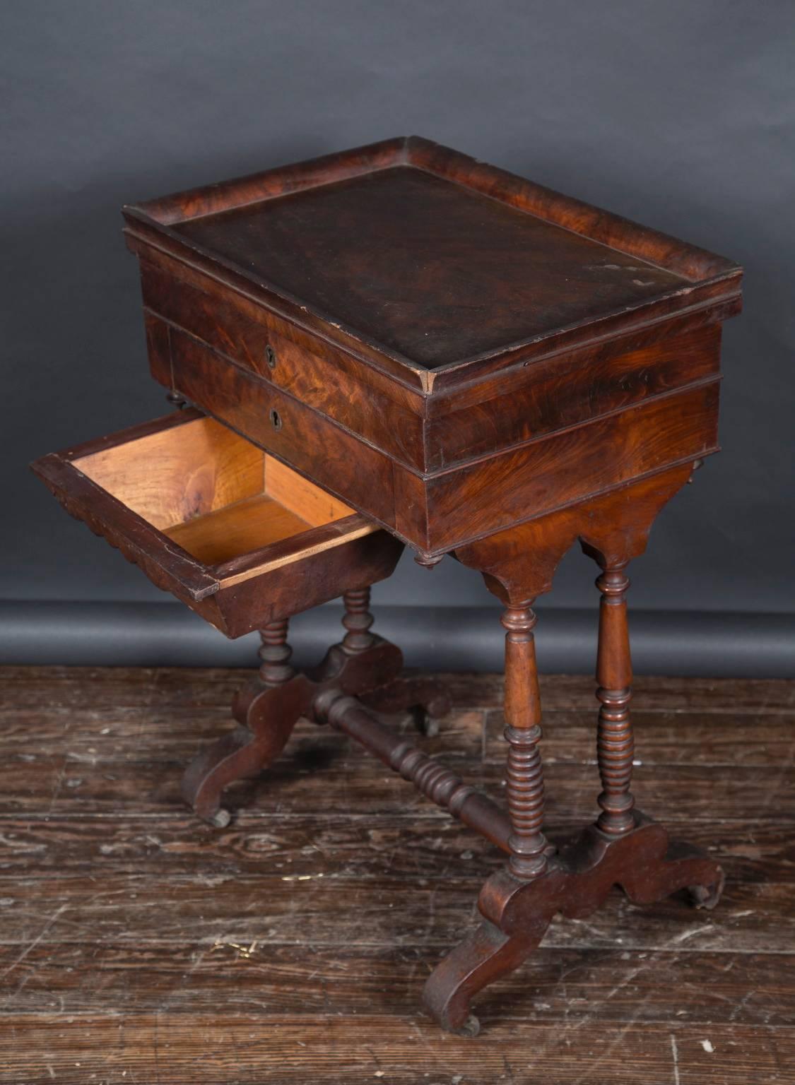 French 19th Century Burl Walnut Poudreuse Table In Good Condition For Sale In New Orleans, LA