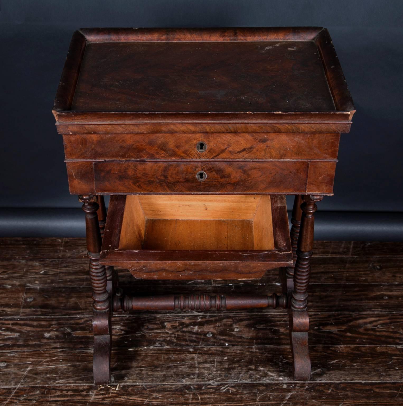 French 19th Century Burl Walnut Poudreuse Table For Sale 1