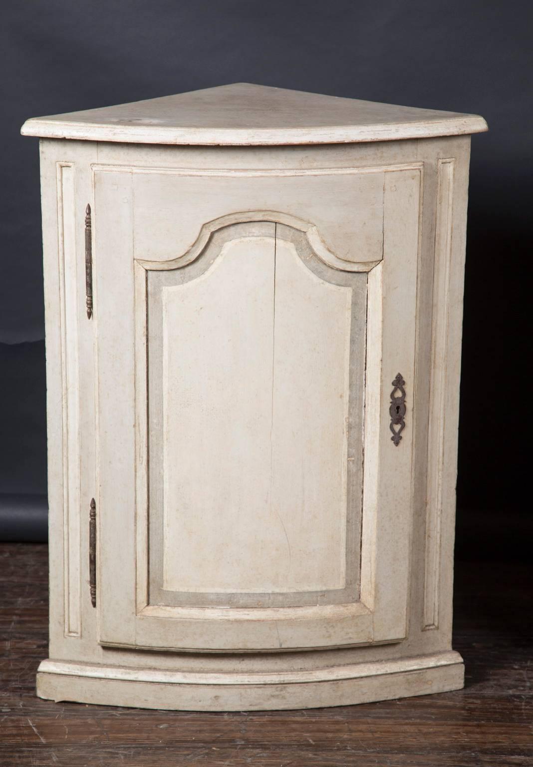 Hand-Painted Pair of Painted 19th Century Corner Cabinets