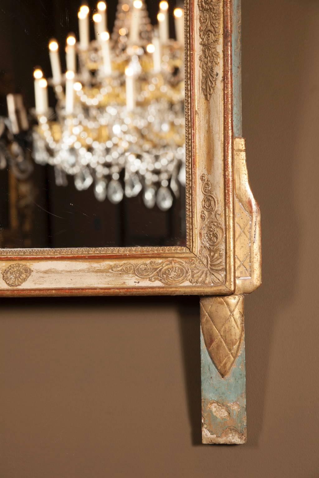 XIXe siècle Miroir sculpté et peint à la feuille d'or, début du 19e siècle, France, Louis XVI en vente