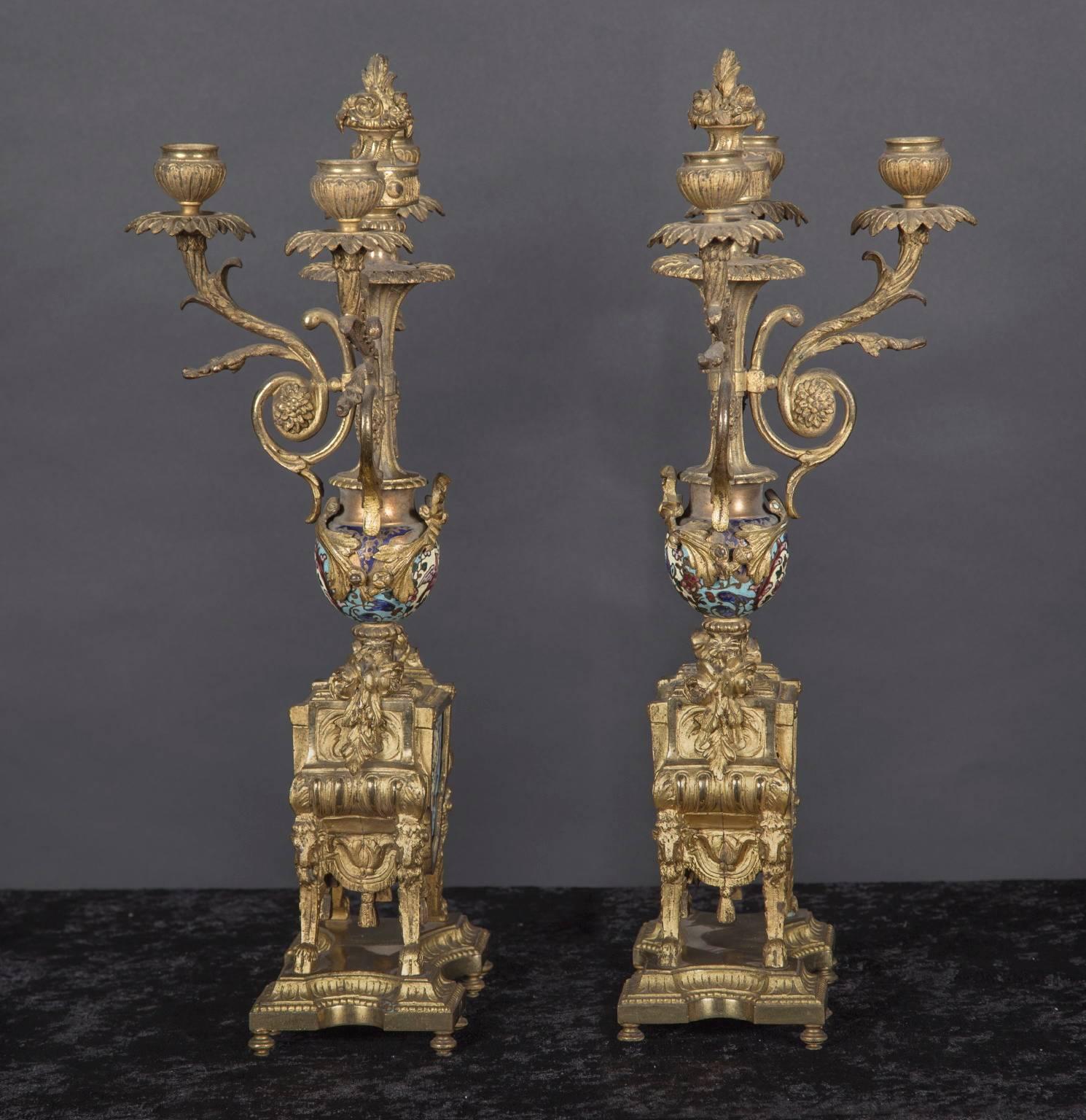 Français Candélabres en bronze et champlevé du XIXe siècle  en vente
