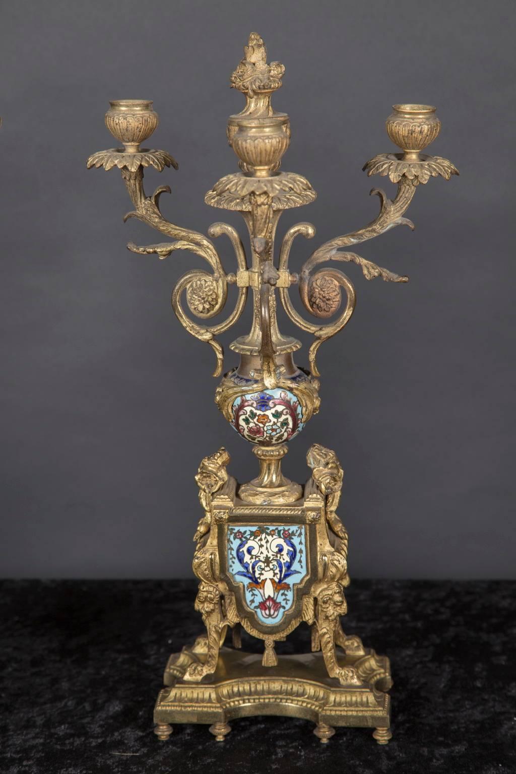 Französische Bronze- und Champleve-Kandelaber des 19. Jahrhunderts  im Angebot 1