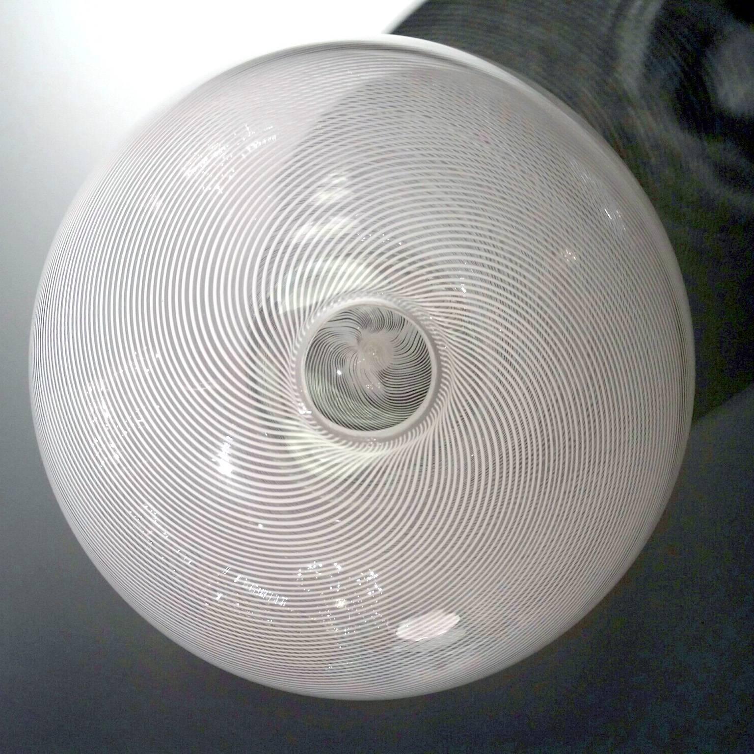 Re-edition of an handmade Murano blow-glass of a white "filigree" oval shaped vase designed by Carlo Scarpa in 1940s for Venini.
Numbered Edition.
Signature: Venini Carlo Scarpa 2013 / 4.