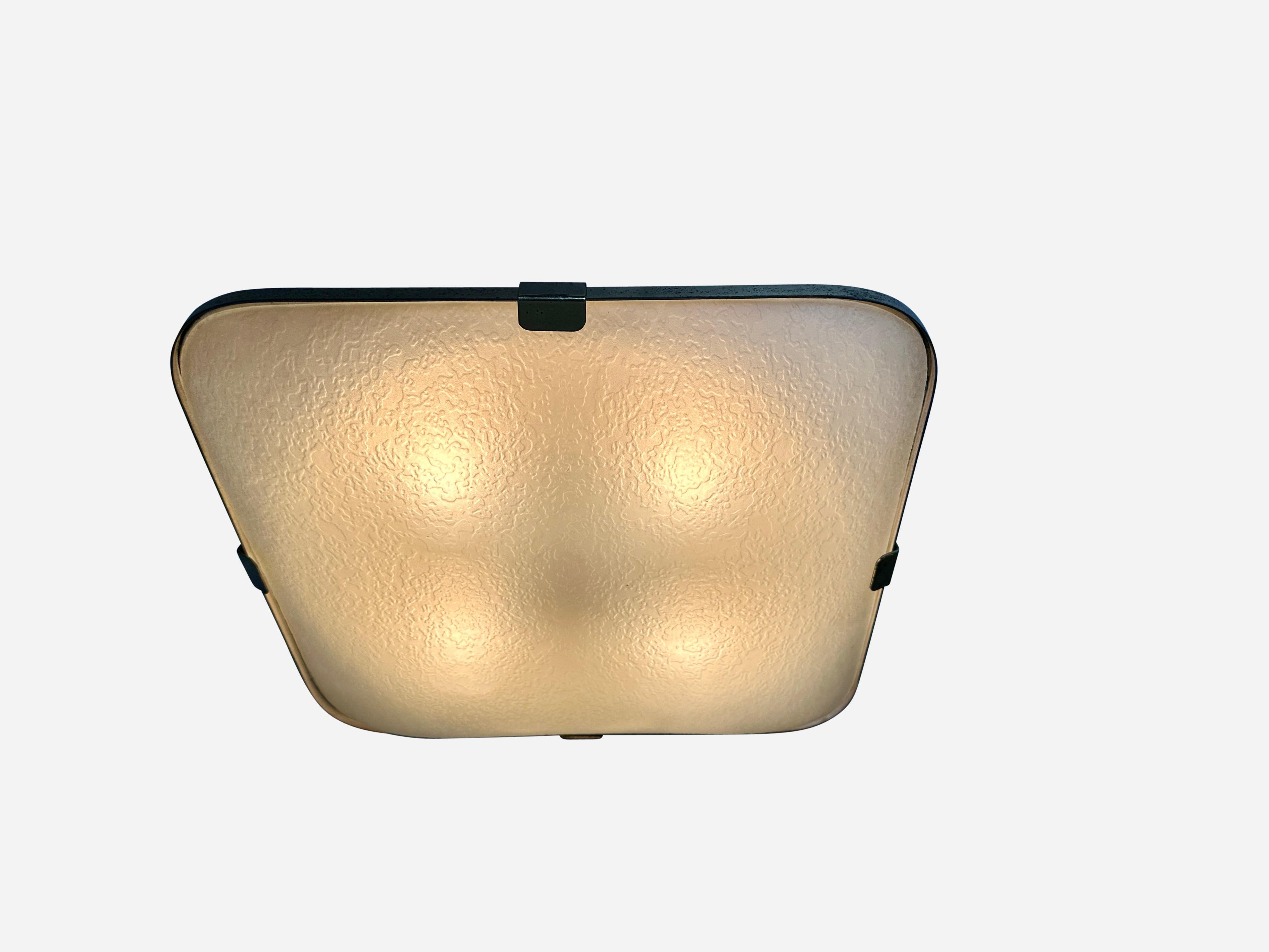 Fontana Arte ceiling light model 1485
Designed and manufactured in Italy in 1960s
Takes 4 medium base bulbs.
Complimentary US rewiring upon request.
Price is for 1 light.
2 lights are available