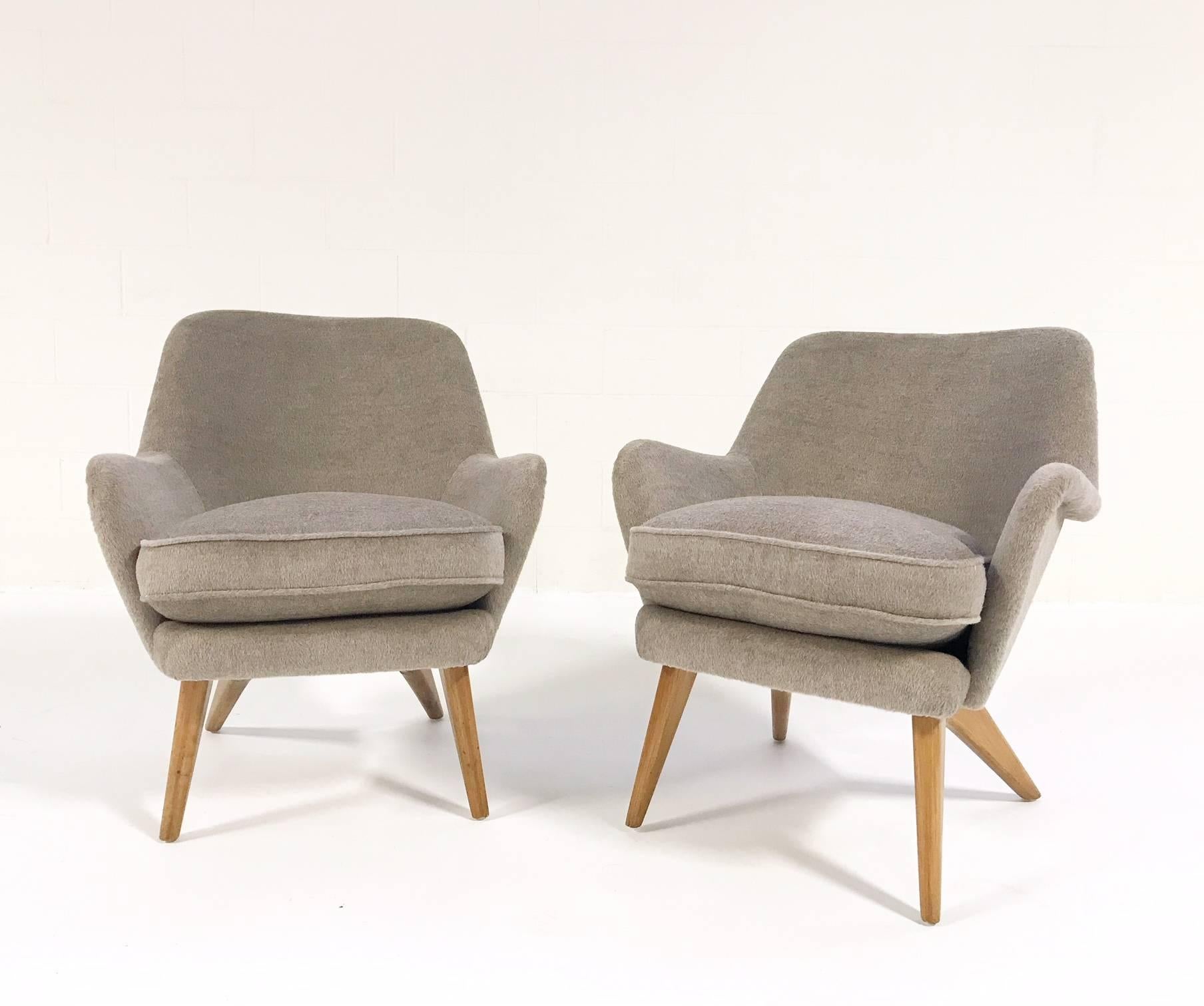 The Pedro armchair by Carl-Gustav Hiort af Ornas. Made in Finland, circa 1950. With its outward pointing curved legs, this sculptural armchair offers a striking and elegant silhouette. During his career, Carl Gustaf Hiort af Ornas developed