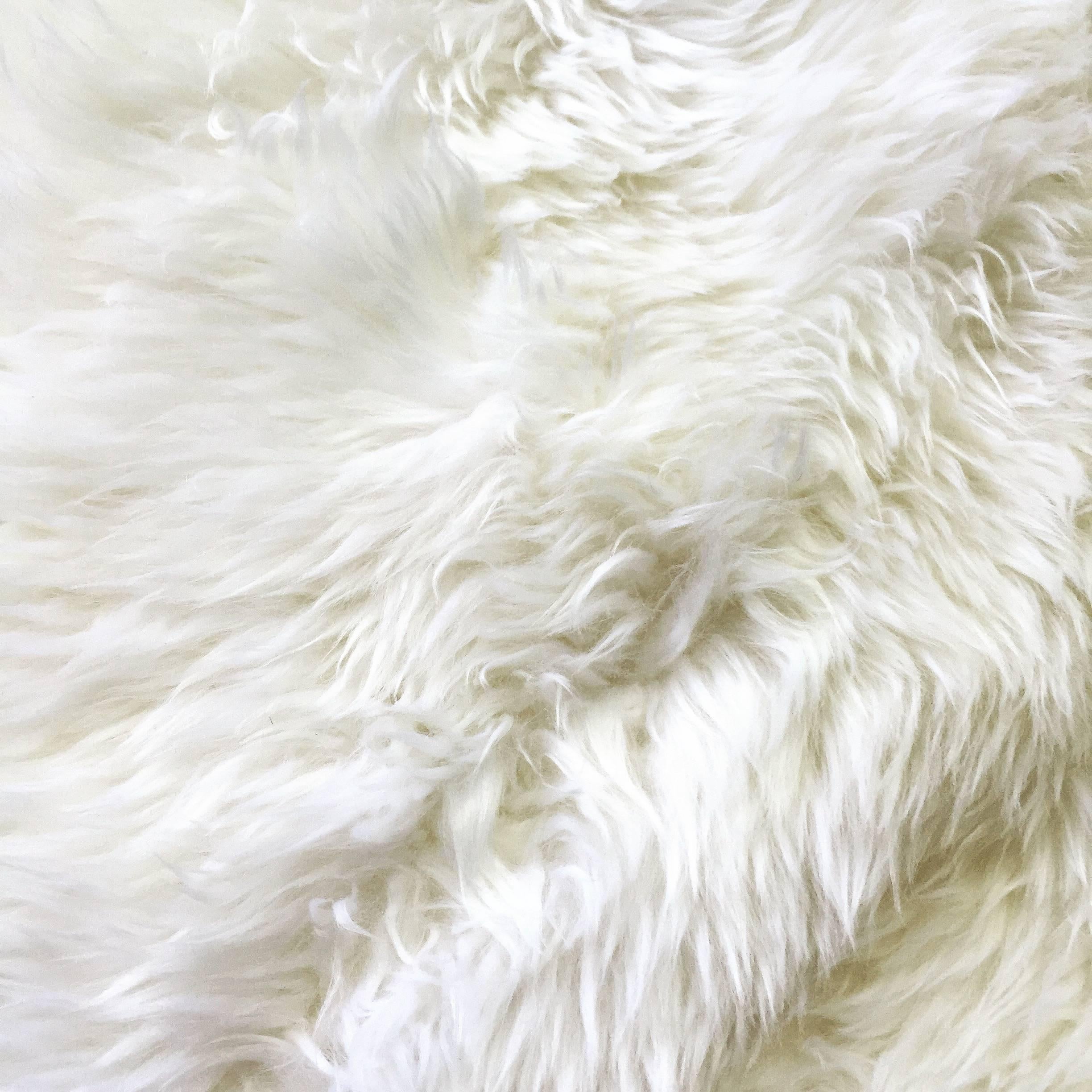 Forsyth Sheepskin Rug, Ivory In Excellent Condition In SAINT LOUIS, MO