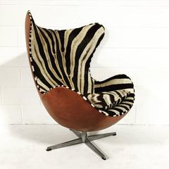 Arne Jacobsen Egg Chair aus Zebrafell und Leder