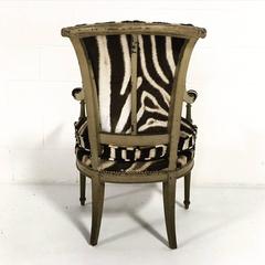 Vieille chaise boudoir française en cuir zébré