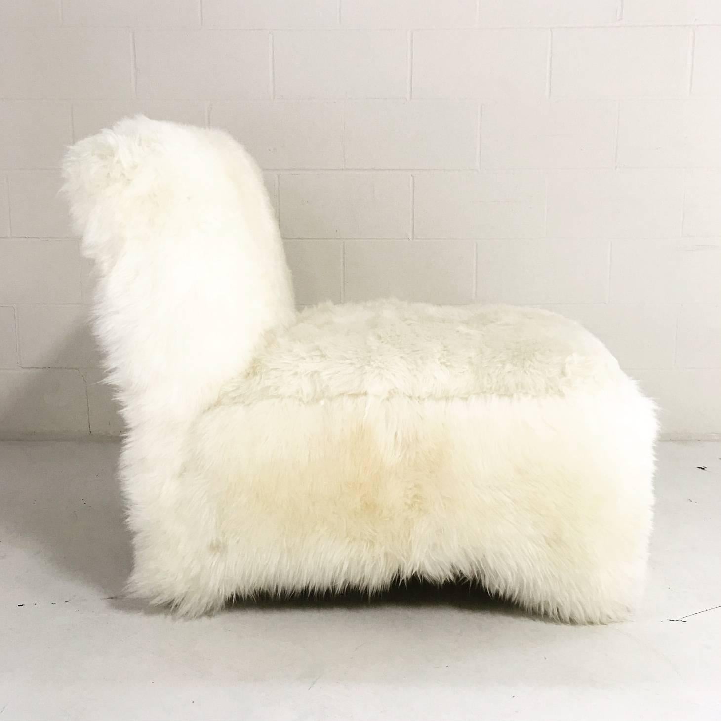 Vintage Slipper Chair in New Zealand Sheepskin In Excellent Condition In SAINT LOUIS, MO